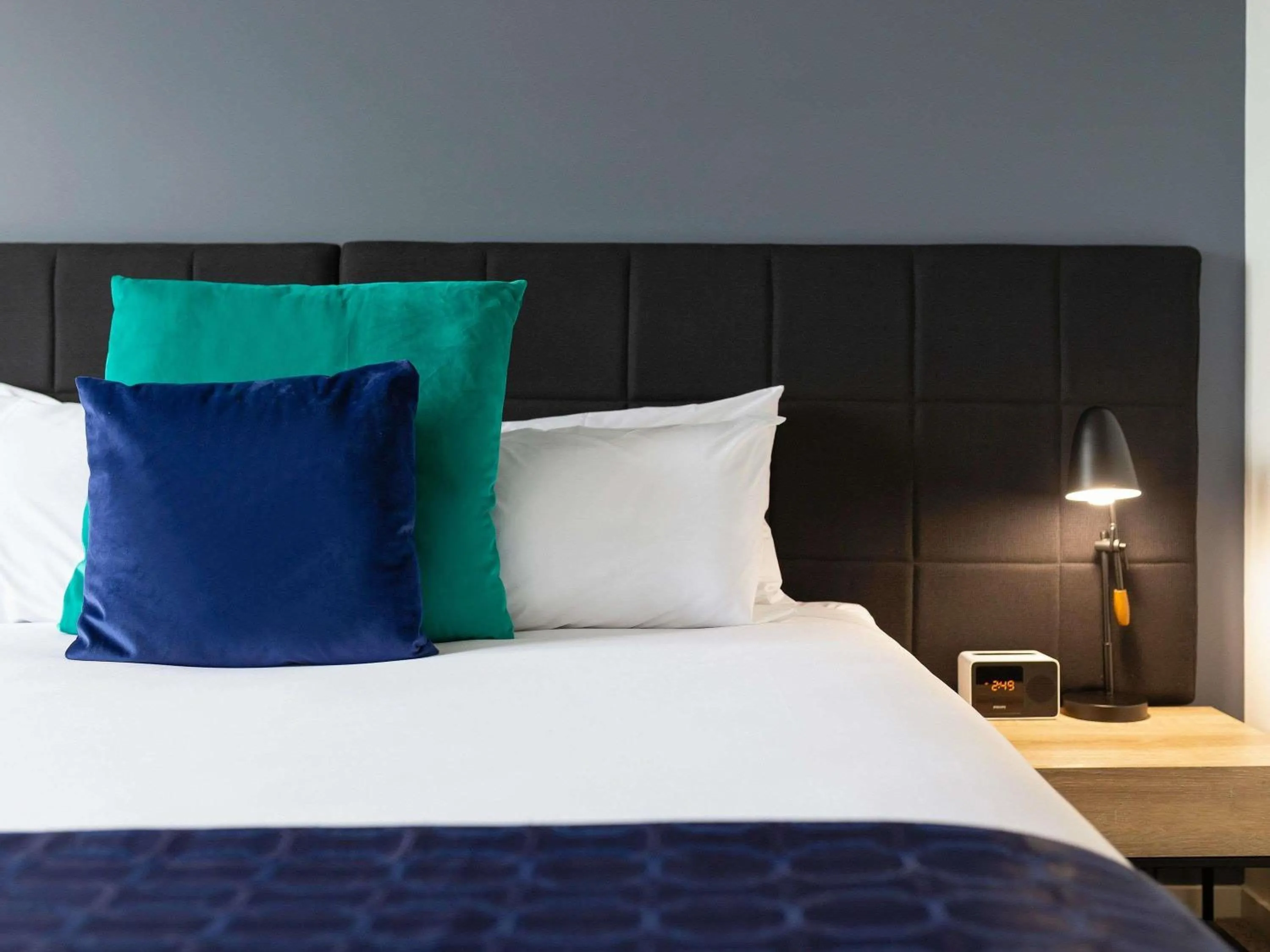 Bedroom, Bed in Mantra MacArthur Hotel