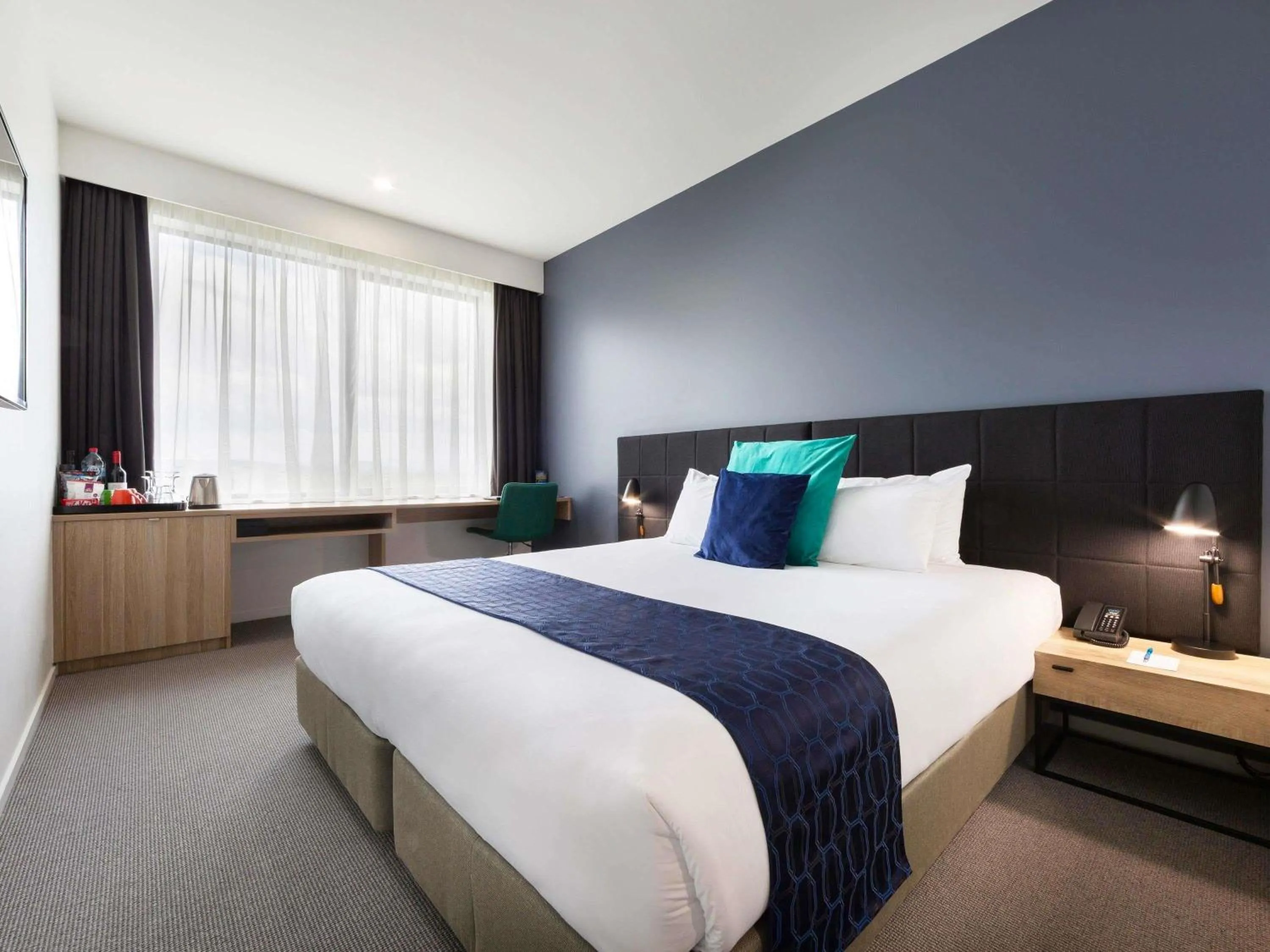 Bedroom, Bed in Mantra MacArthur Hotel