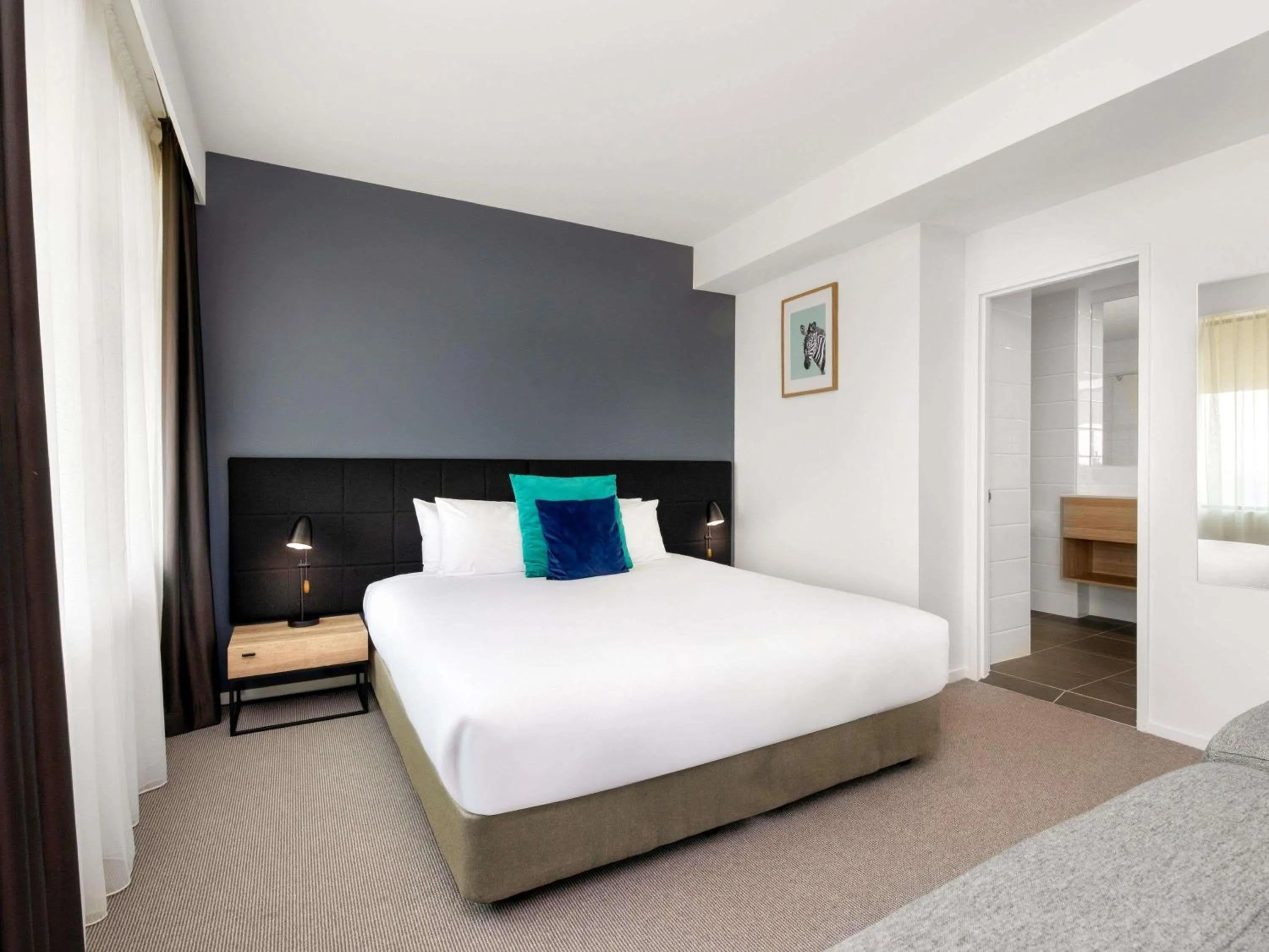 Bedroom, Bed in Mantra MacArthur Hotel