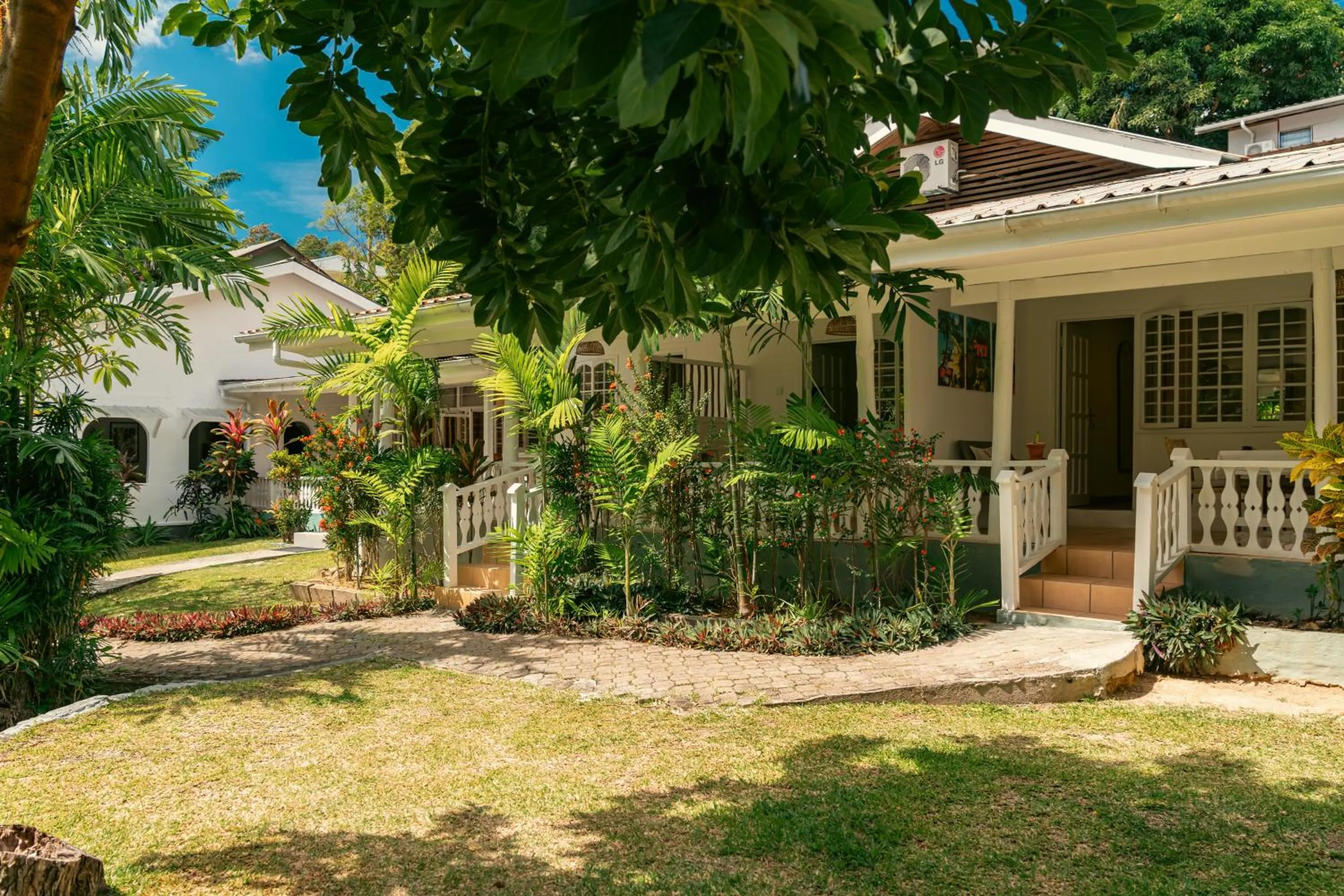 Beau Vallon Bungalows