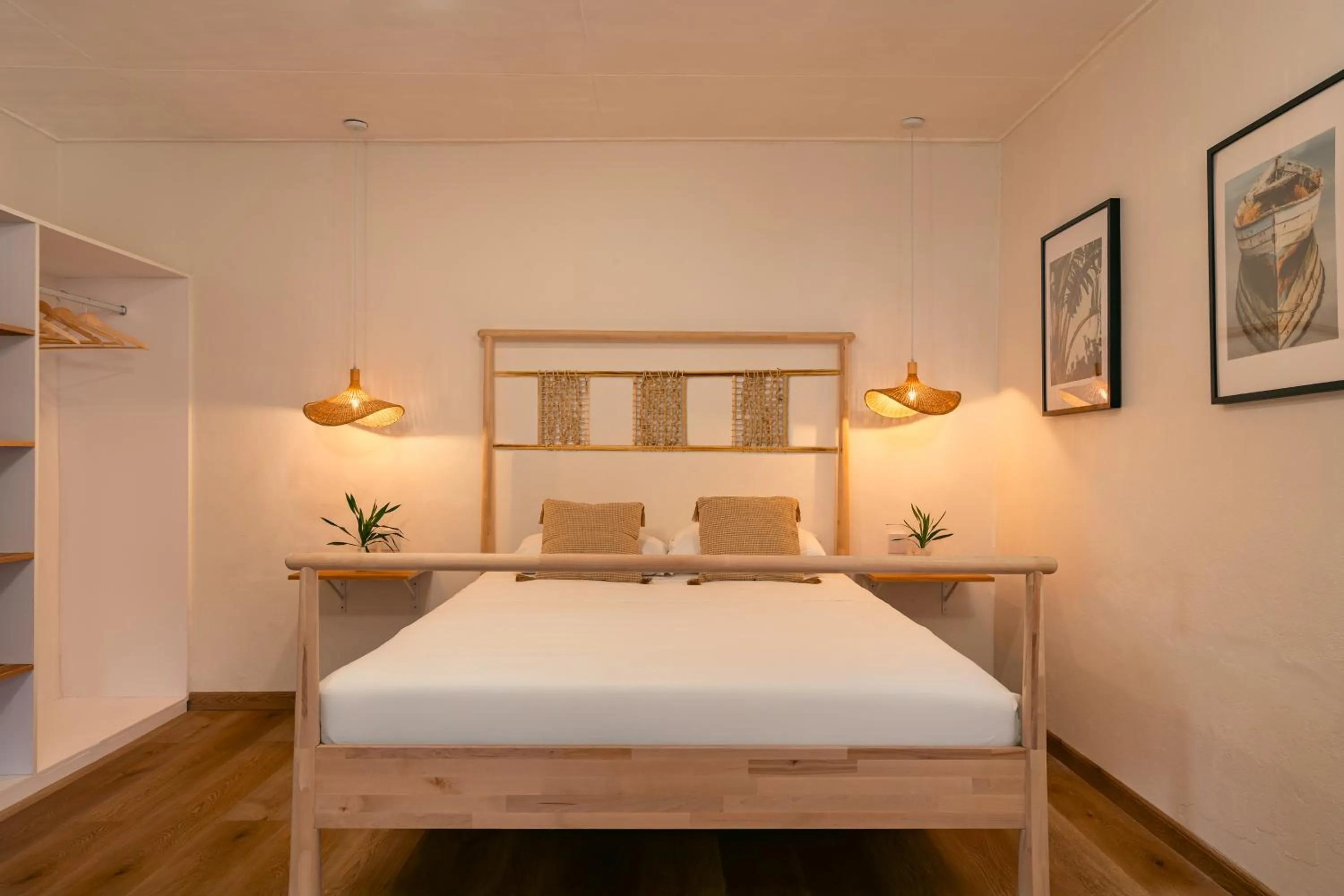 Bed in Beau Vallon Bungalows