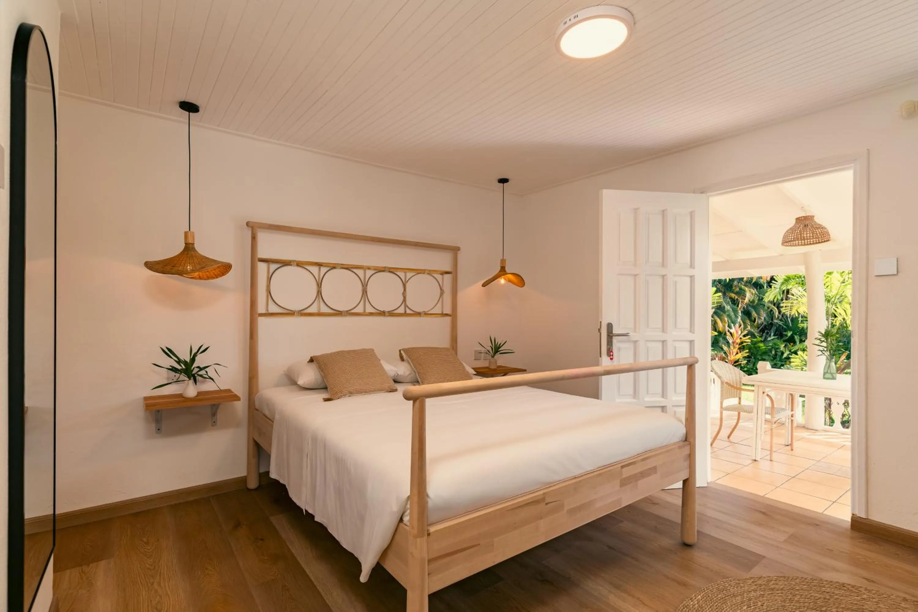 Bed in Beau Vallon Bungalows