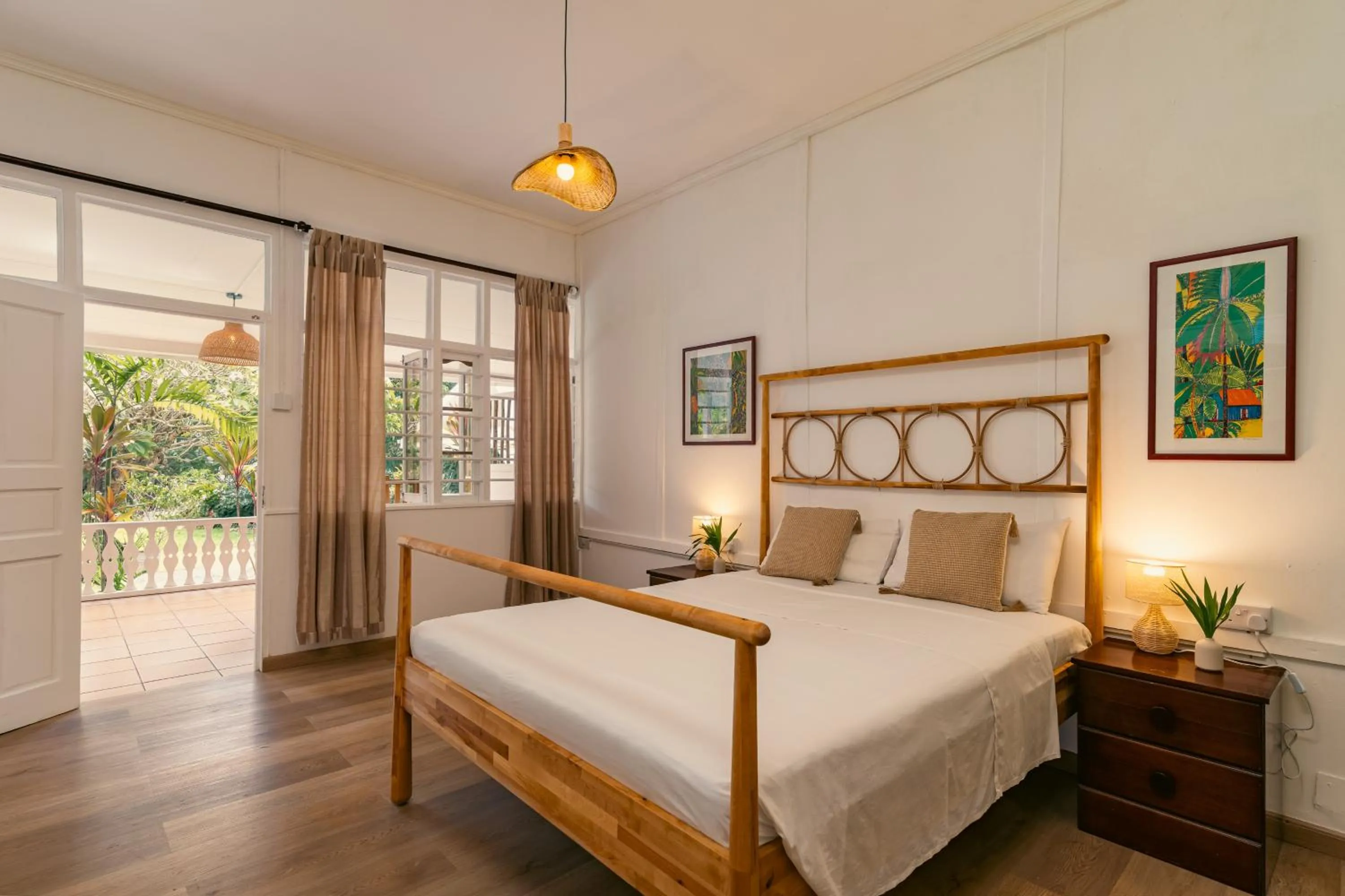 Bed in Beau Vallon Bungalows