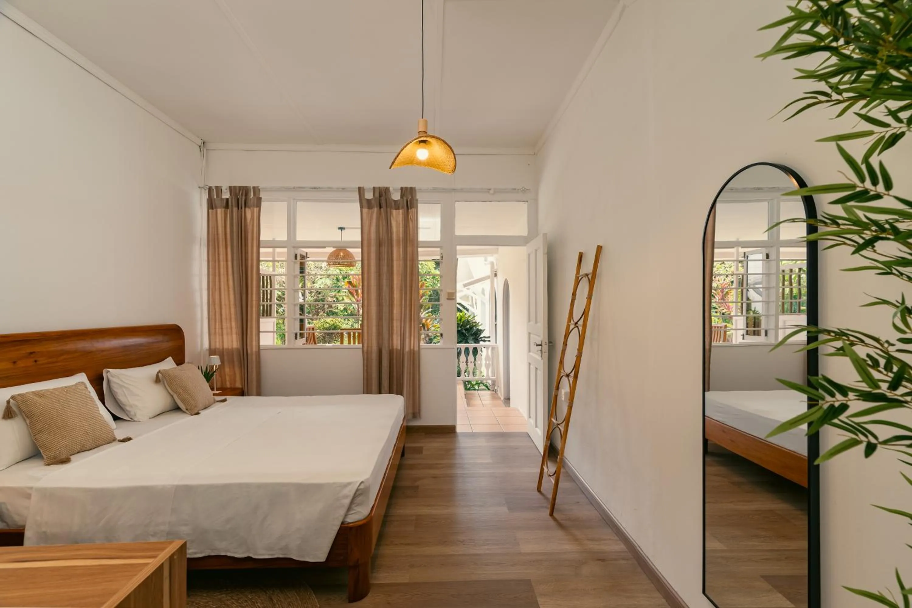 Bed in Beau Vallon Bungalows