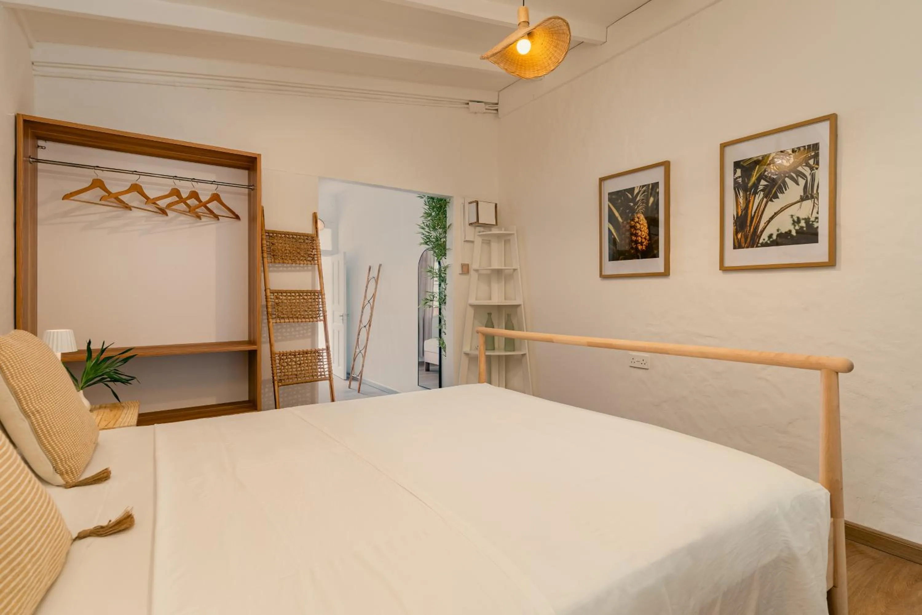 Bed in Beau Vallon Bungalows