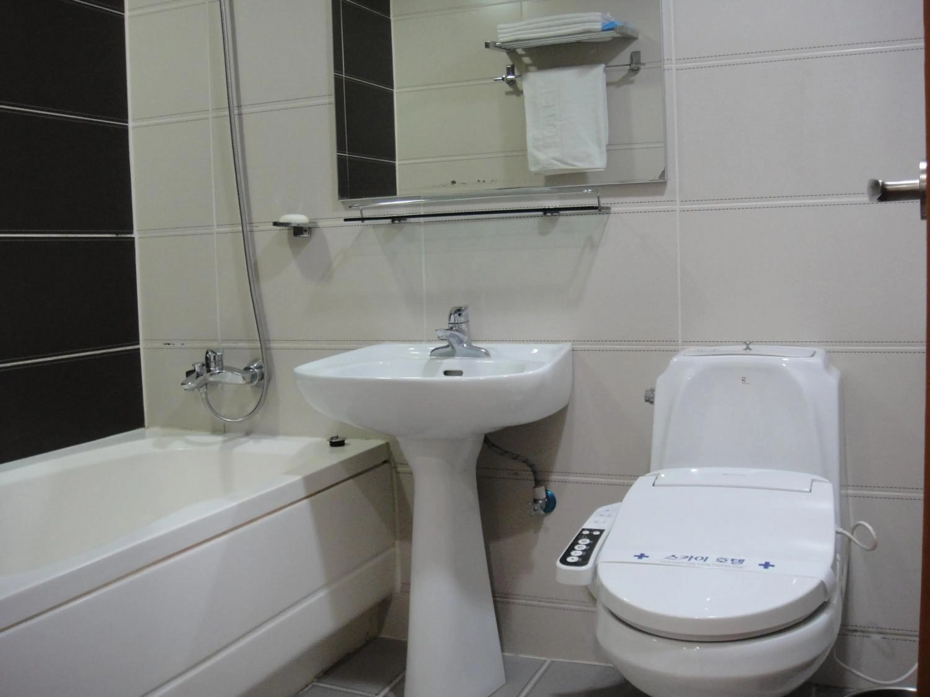 Bathroom in Sky Motel