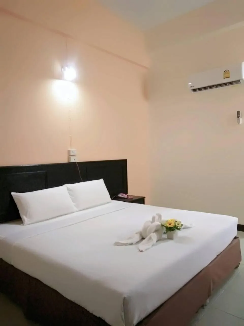 Bed in Centerpoint Hotel