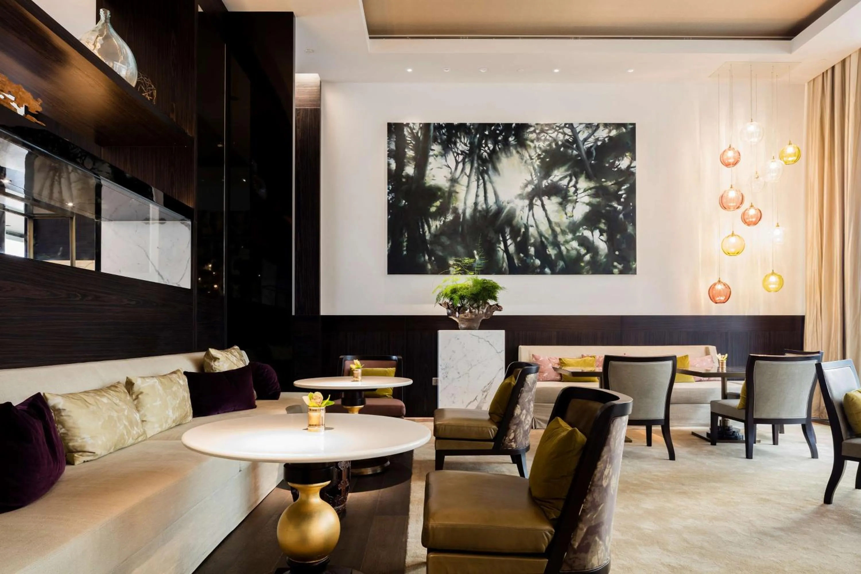 Lounge or bar in Grand Hyatt Hong Kong