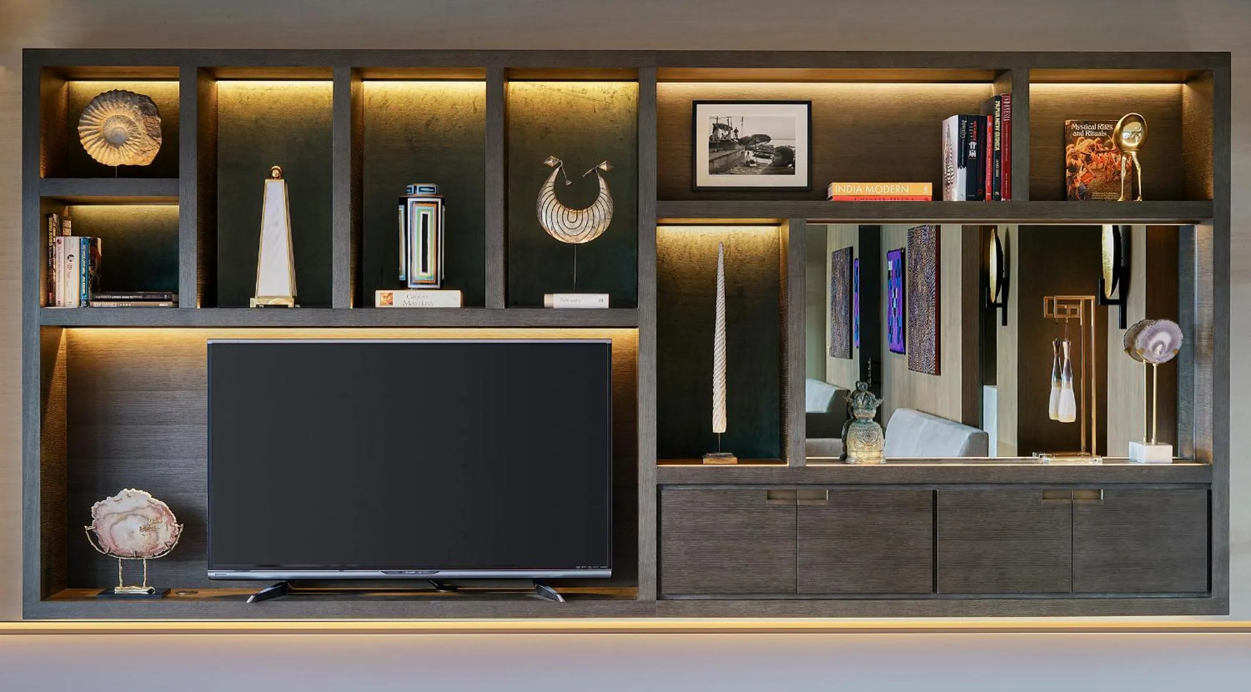 TV and multimedia in Grand Hyatt Hong Kong