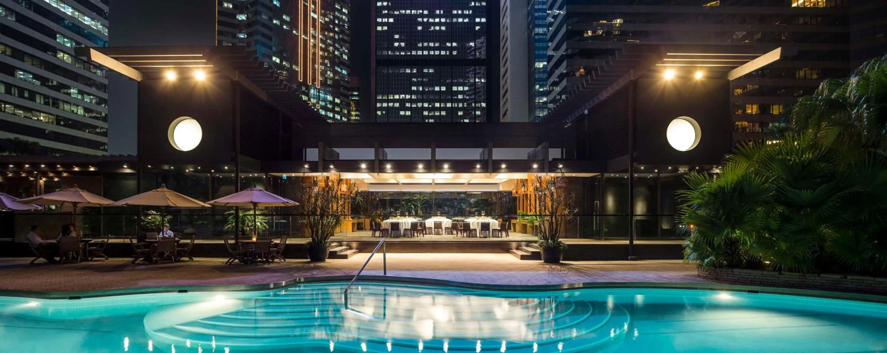 Swimming pool in Grand Hyatt Hong Kong