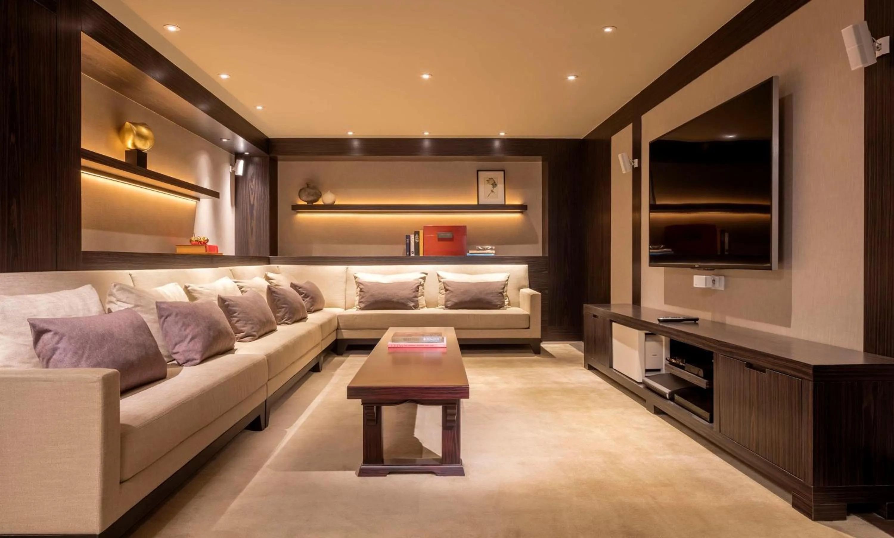 Lounge or bar in Grand Hyatt Hong Kong