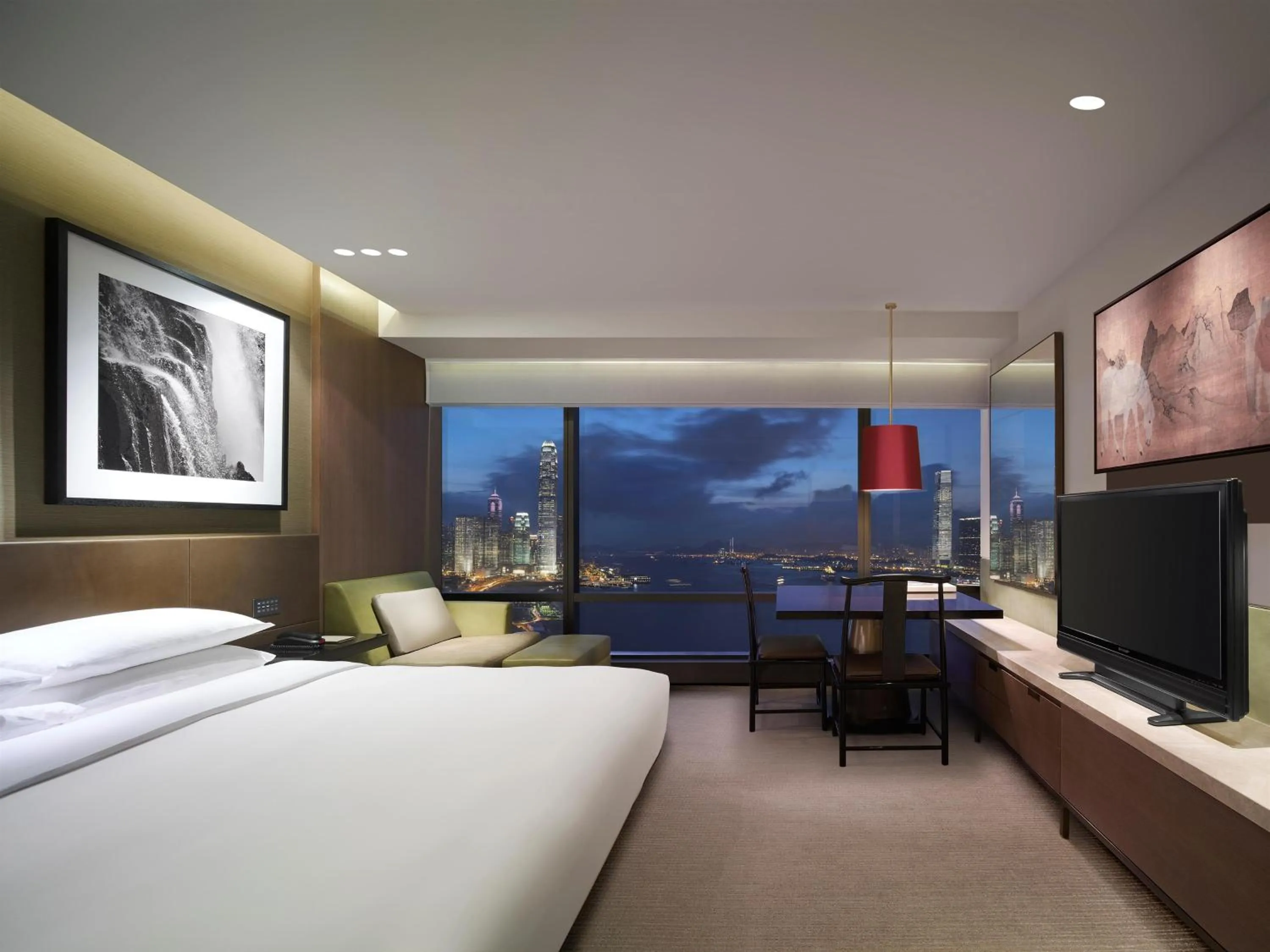Photo of the whole room, Bed in Grand Hyatt Hong Kong