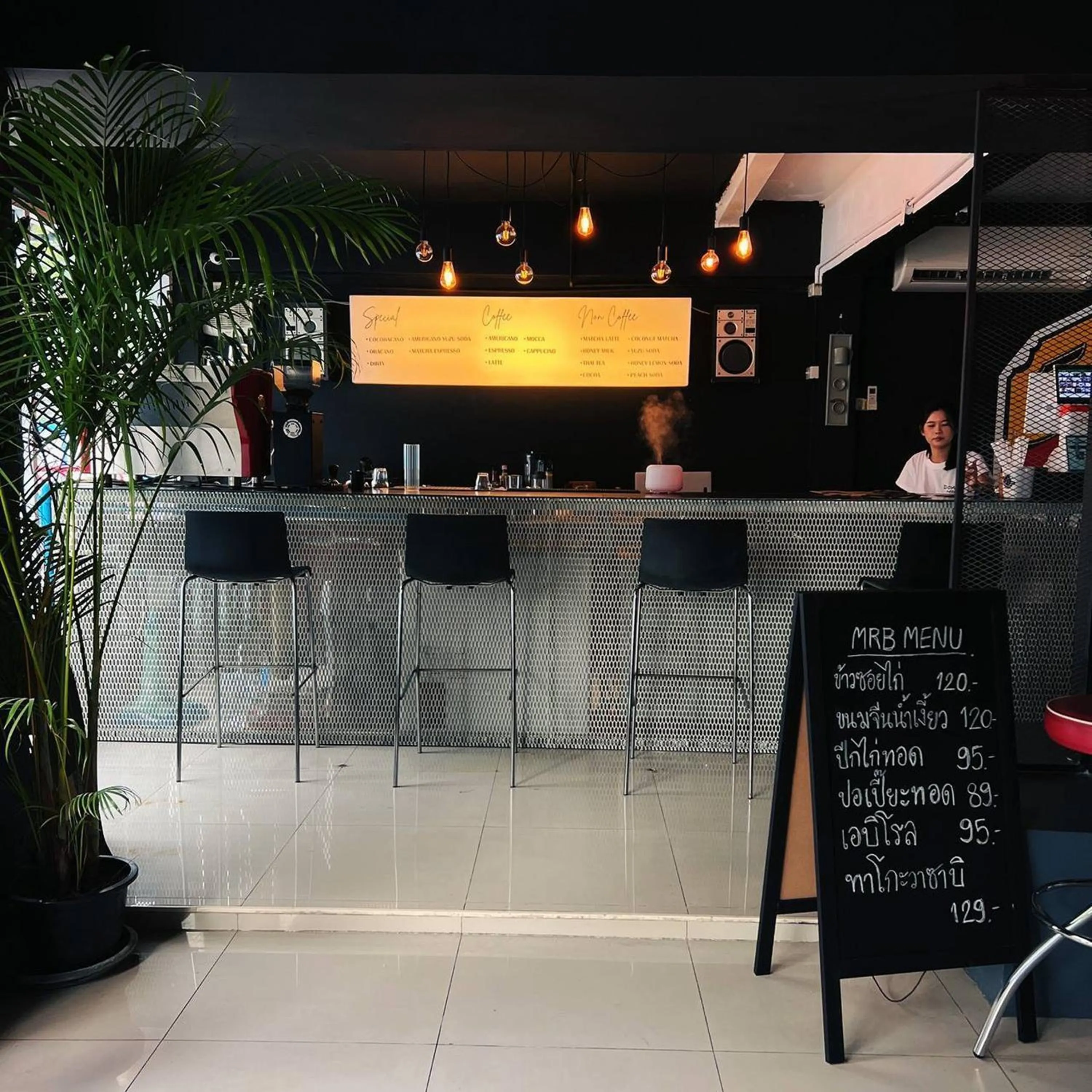 Lounge or bar in BW Thai Art Style Hotel