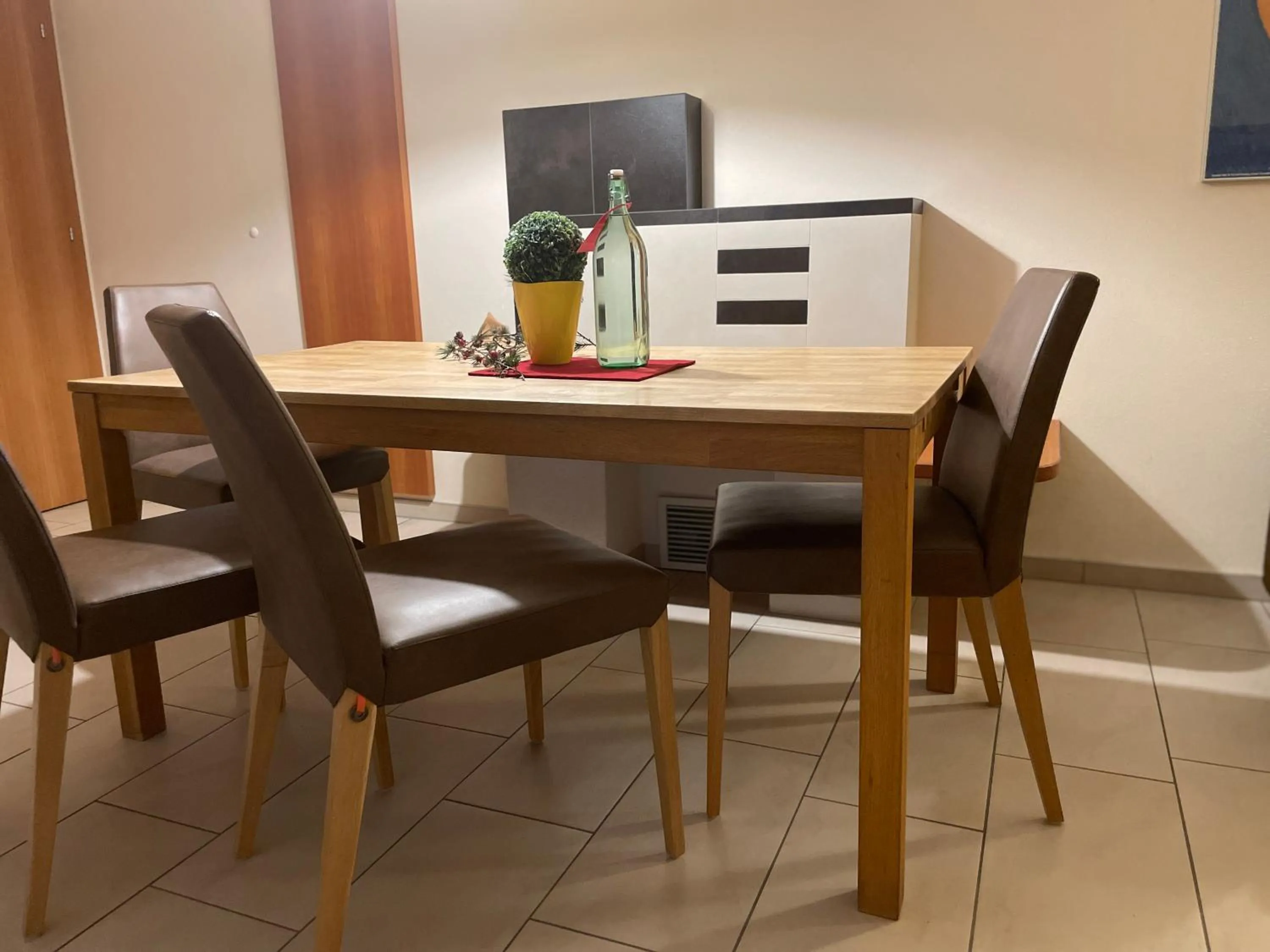 Dining area in Apart-Elisabeth