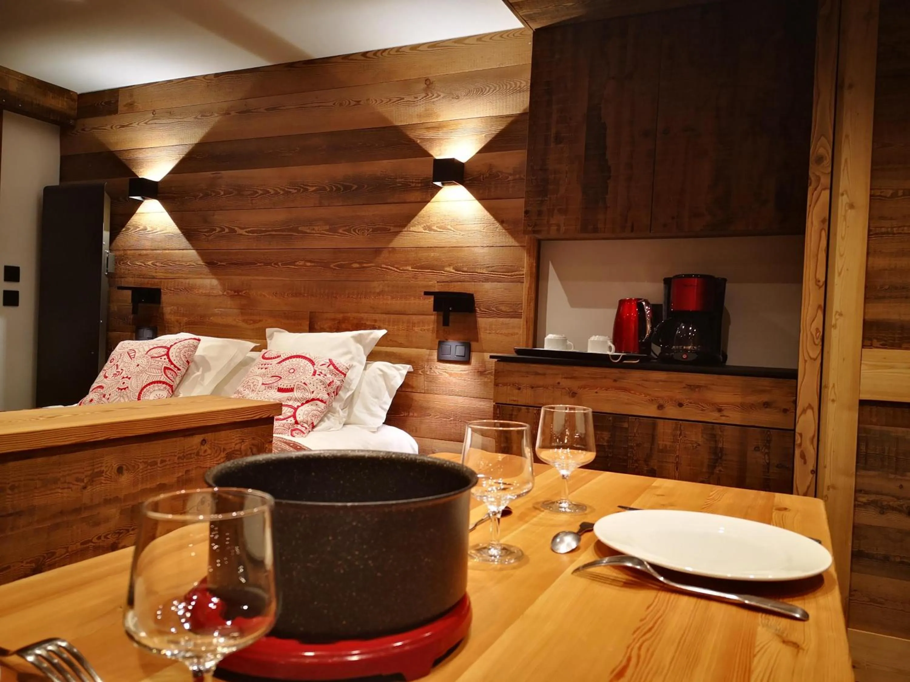 Kitchen or kitchenette in Alliey & Spa Piscine Appart-hôtel Serre chevalier