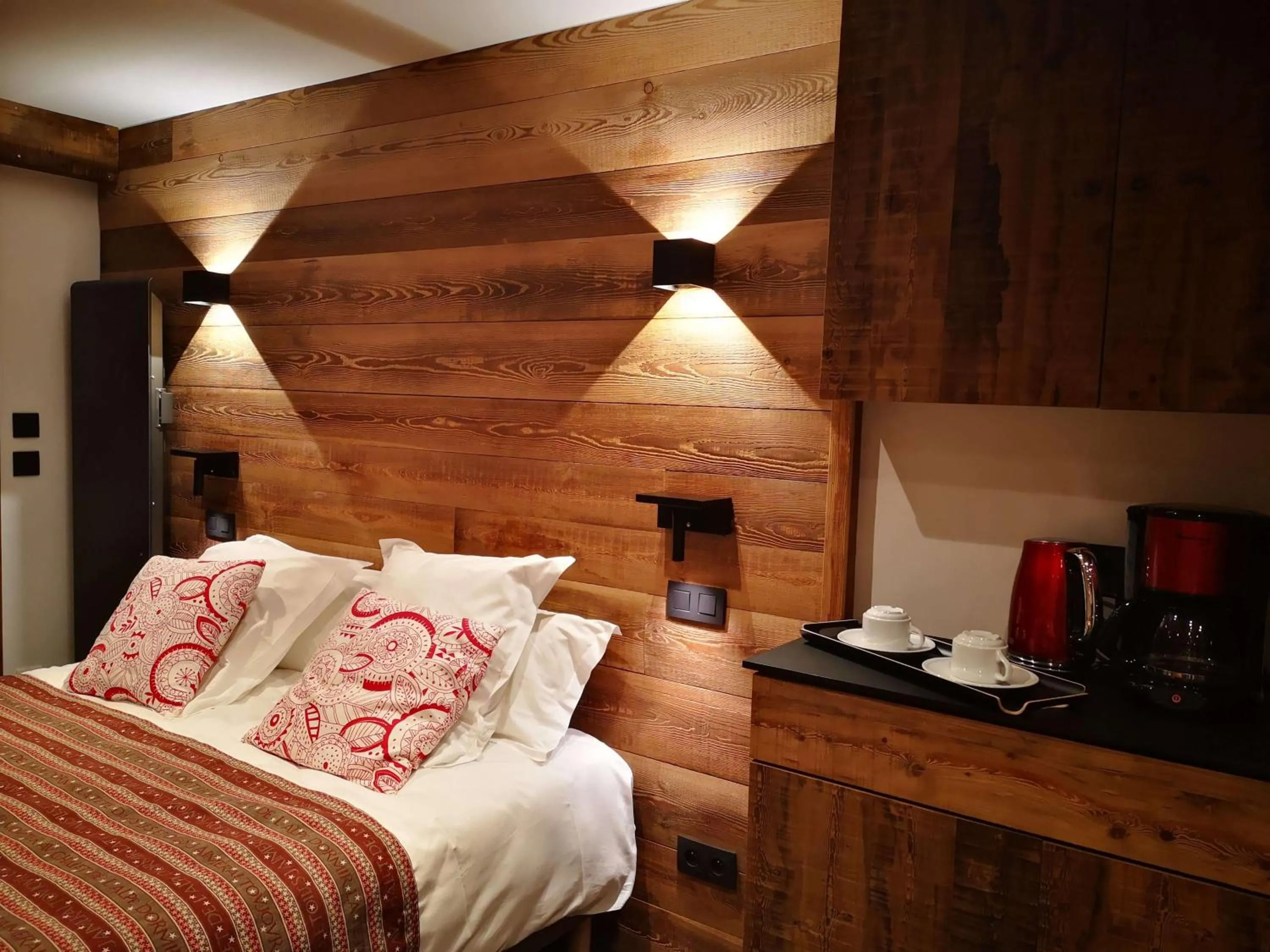 Bedroom, Bed in Alliey & Spa Piscine Appart-hôtel Serre chevalier