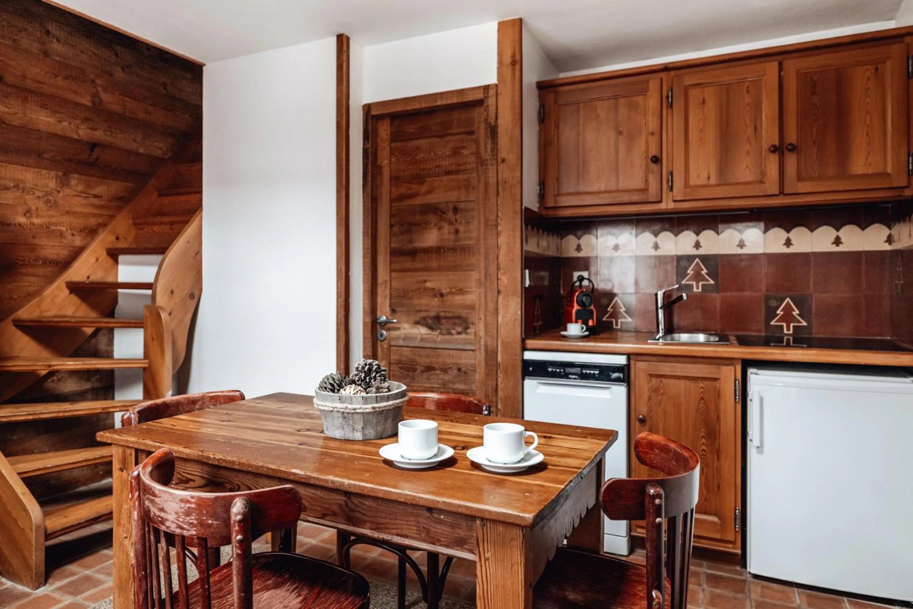 Kitchen or kitchenette in Alliey & Spa Piscine Appart-hôtel Serre chevalier