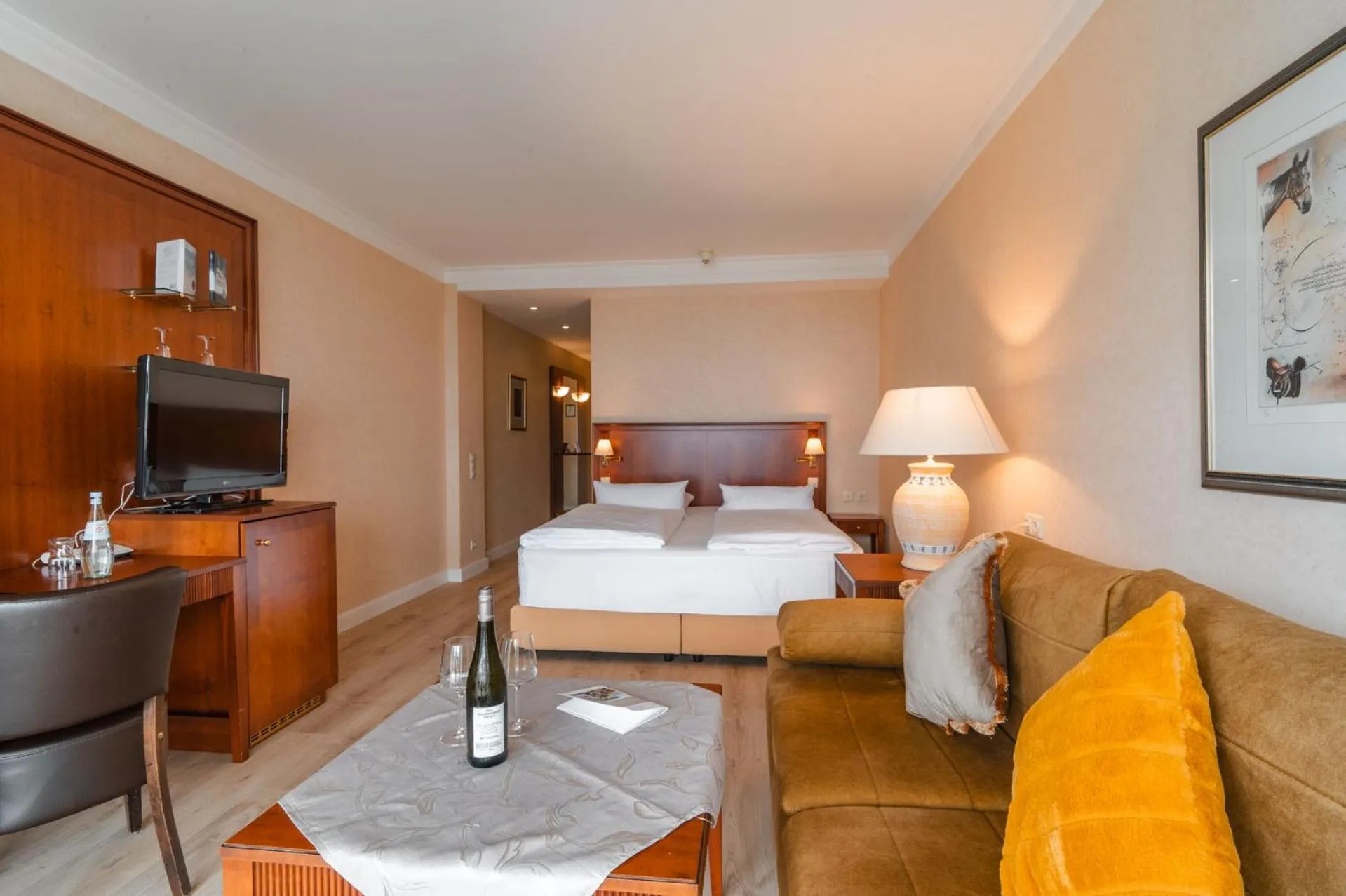 Photo of the whole room, Bed in Grand Hotel Binz