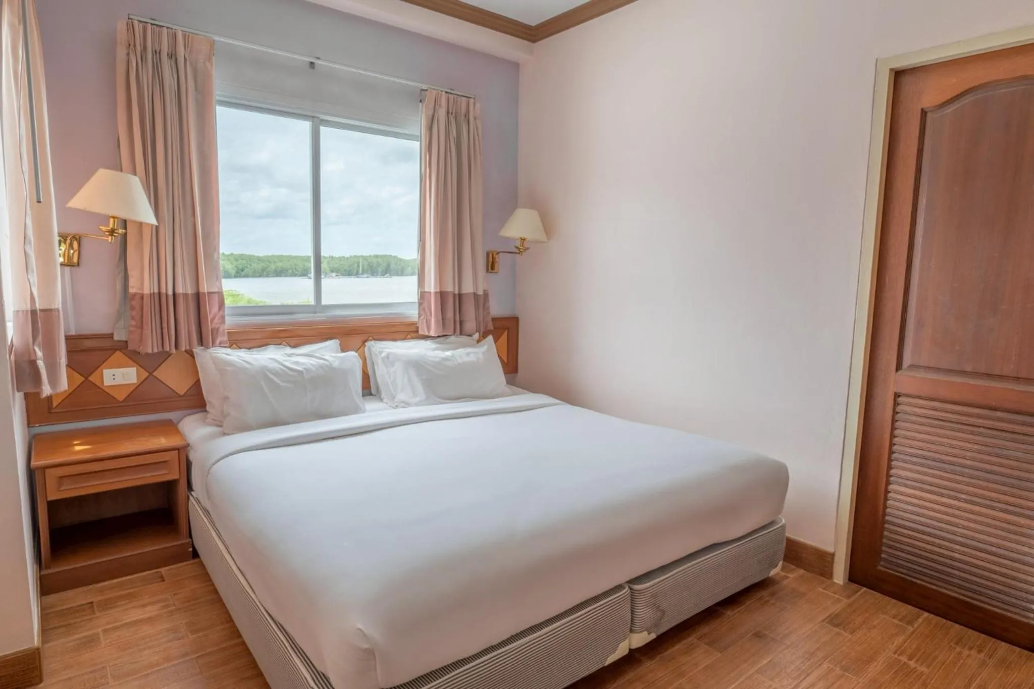 Bed in Krabi River Hotel