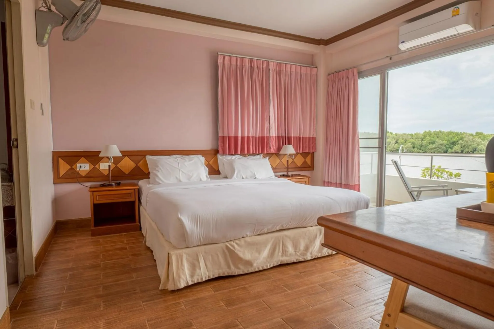 Bed in Krabi River Hotel