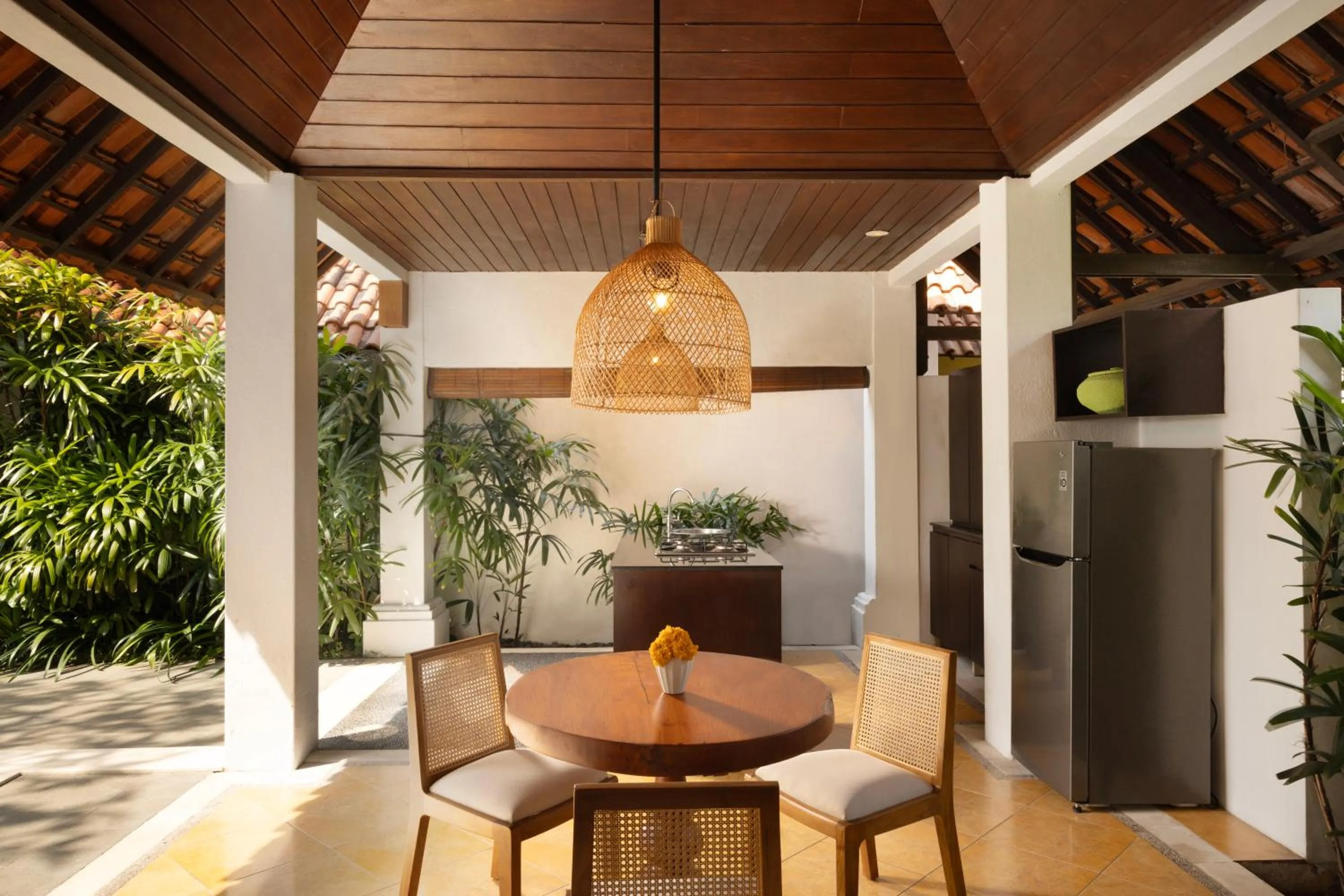 Dining area in Alaya Dedaun Kuta