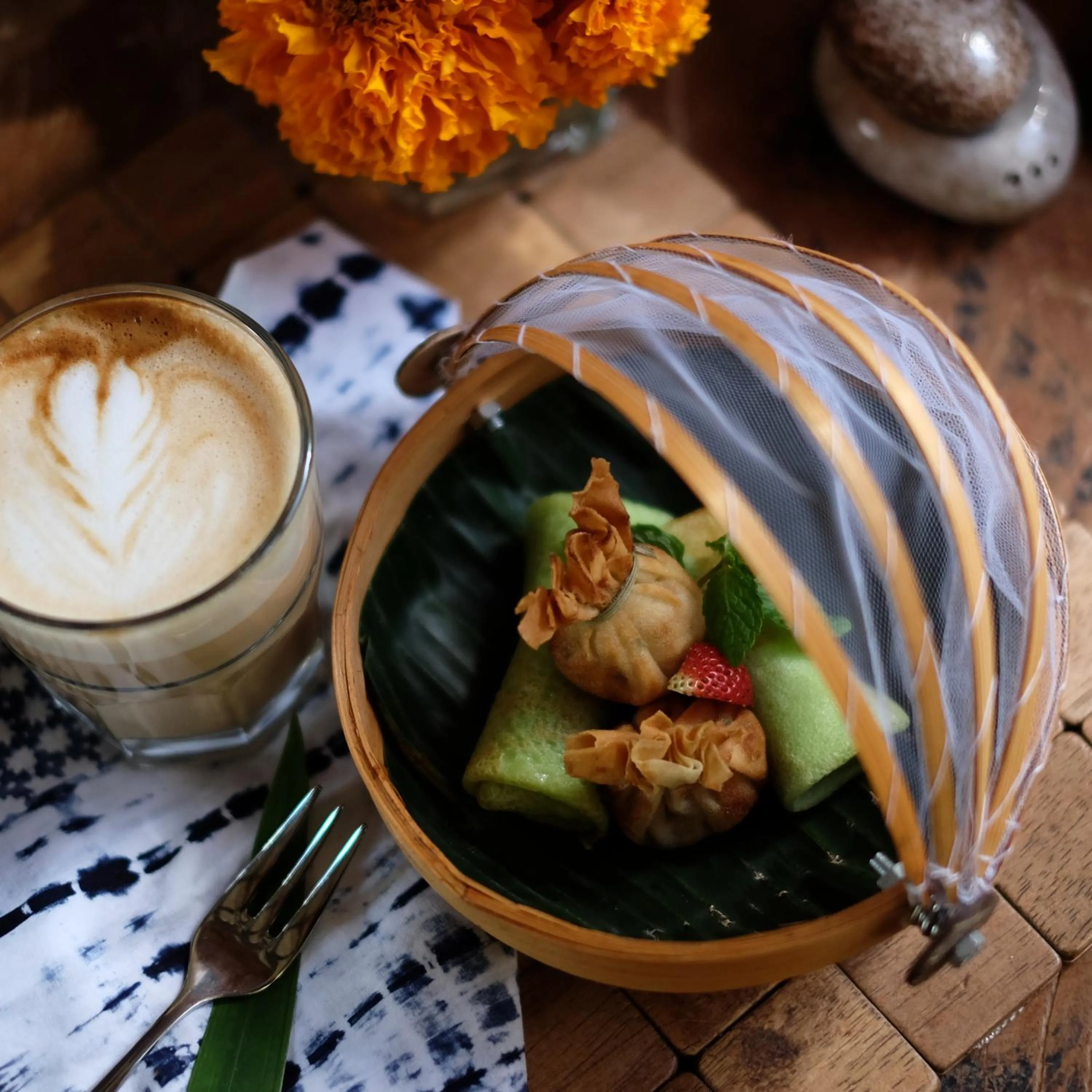 Food in Alaya Dedaun Kuta