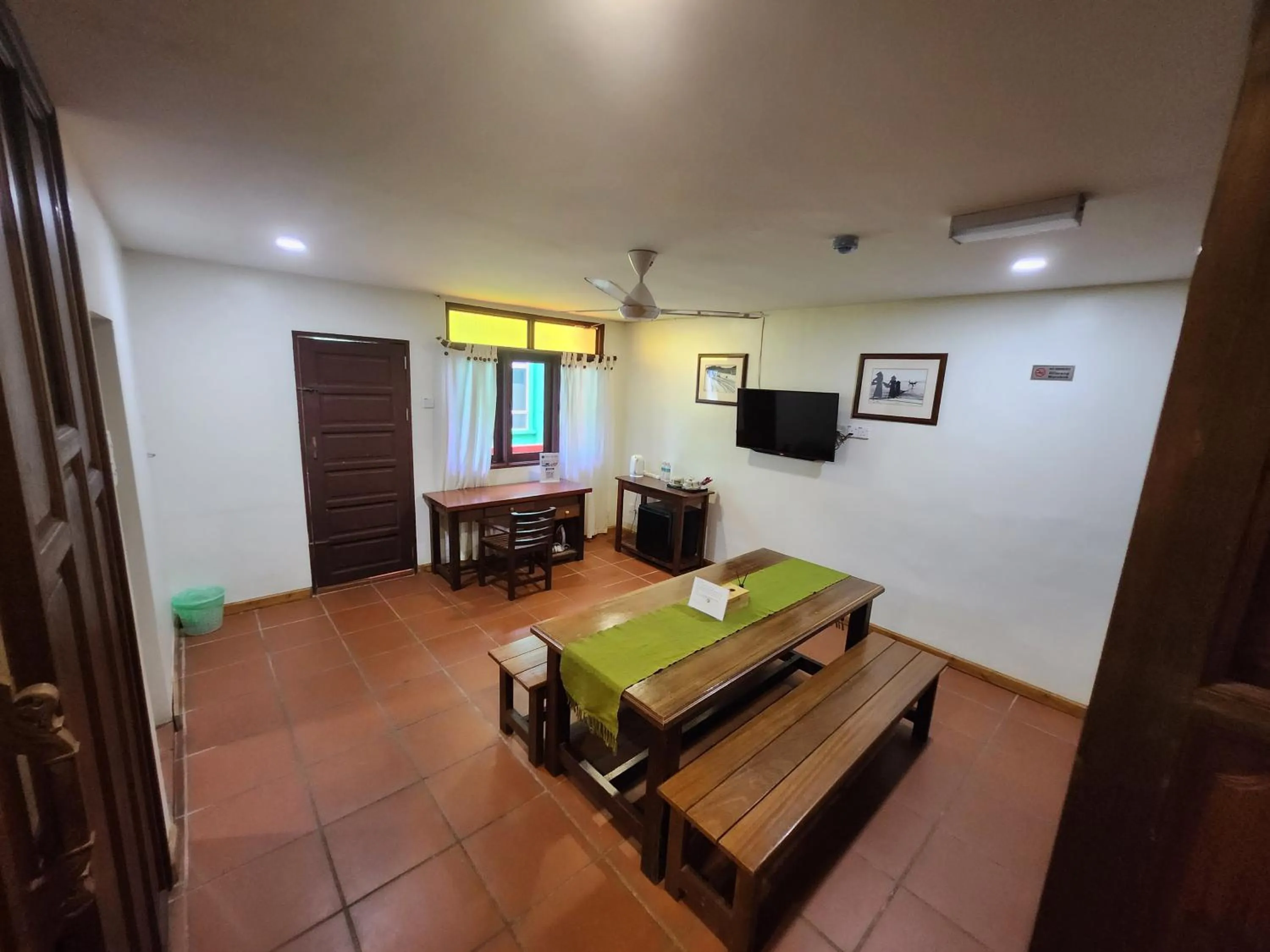 TV and multimedia, Bed in Uptown Eco Hotel