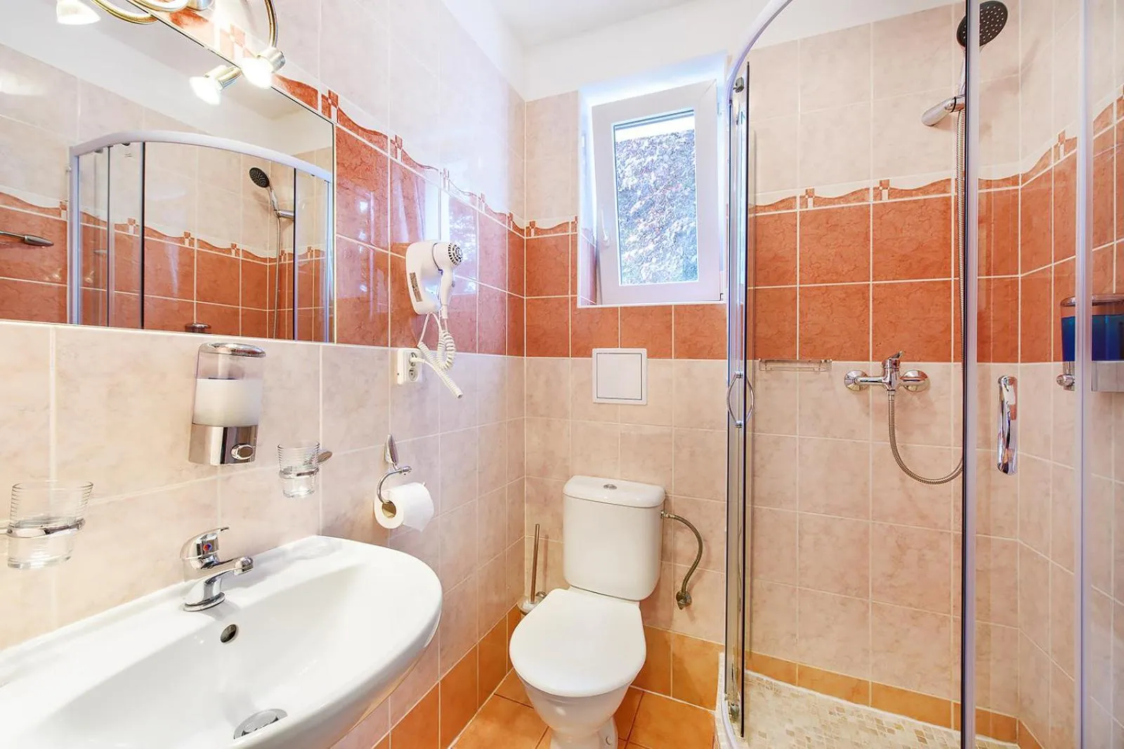 Shower in Marie - Luisa