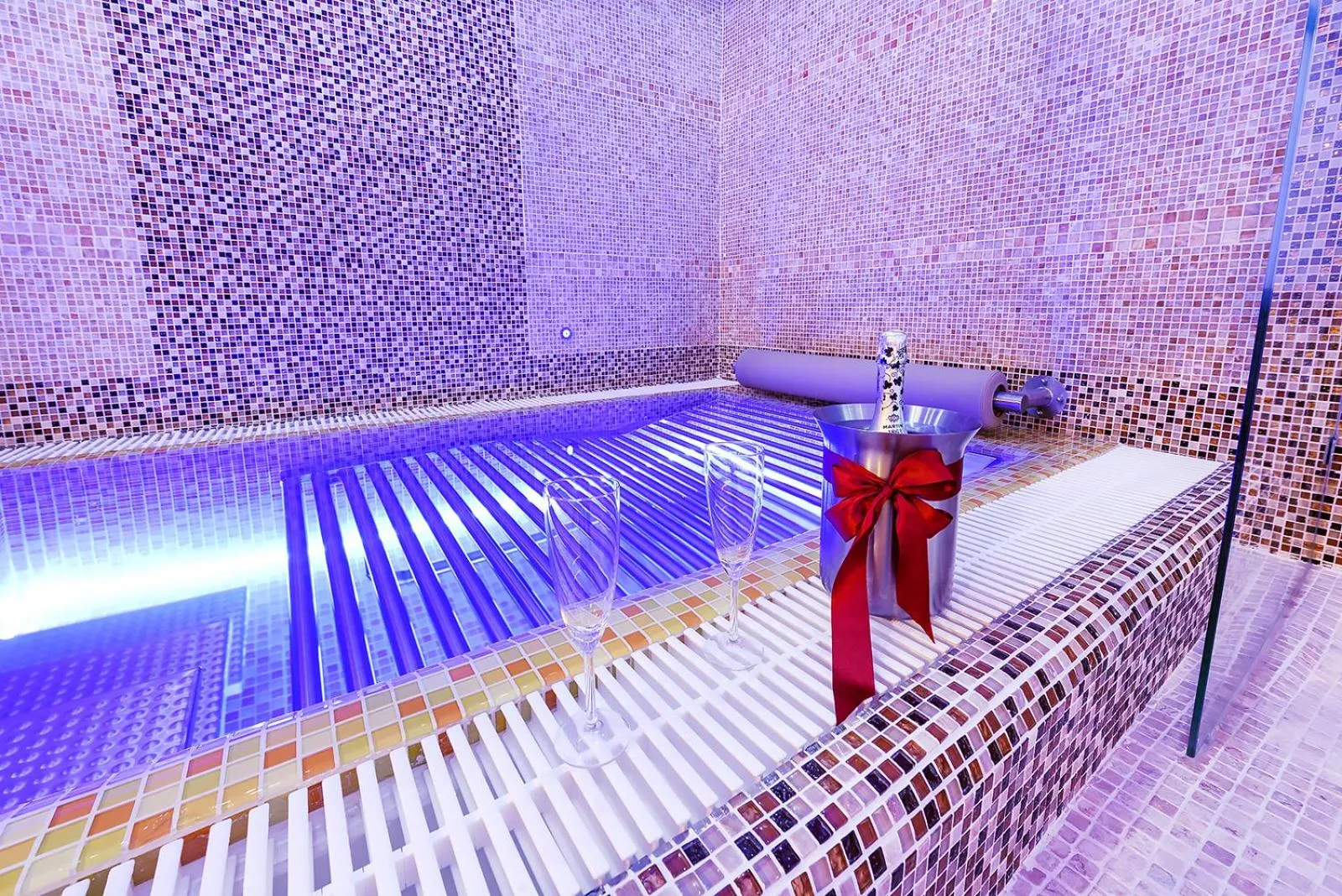 Hot Tub in Marie - Luisa