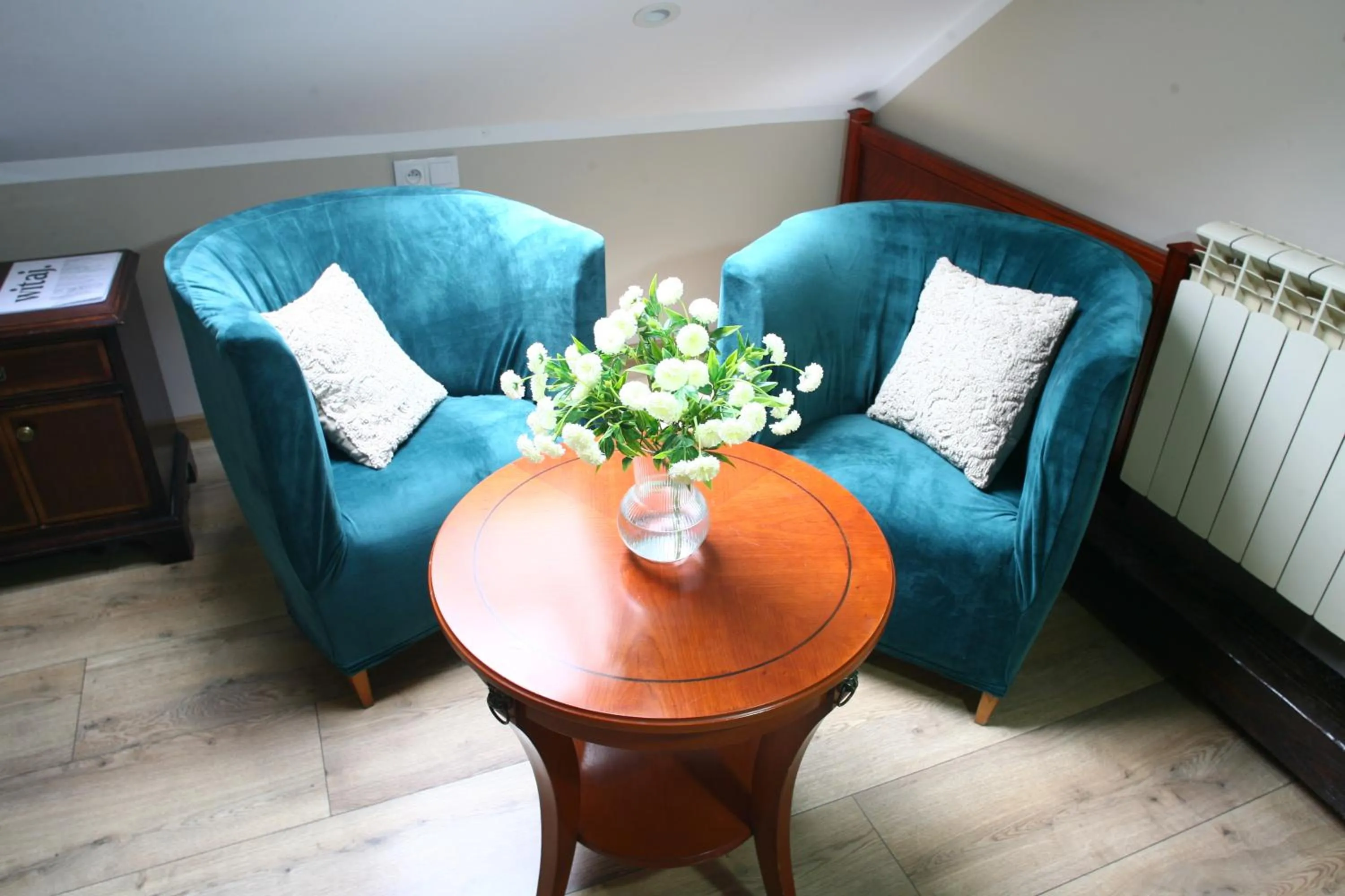 Seating area in Miodosytnia Aparthotel