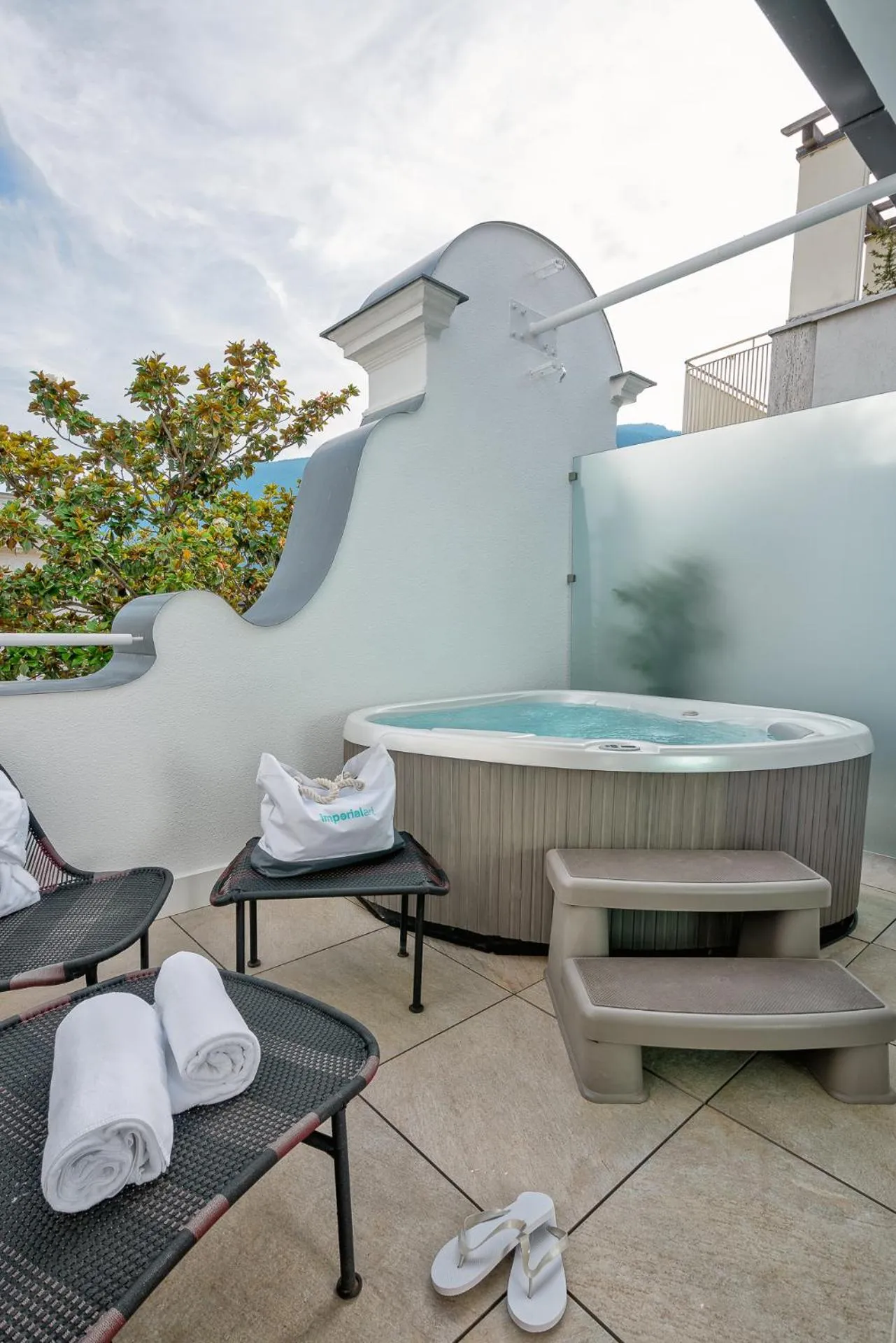Hot Tub in Boutique Hotel Imperialart