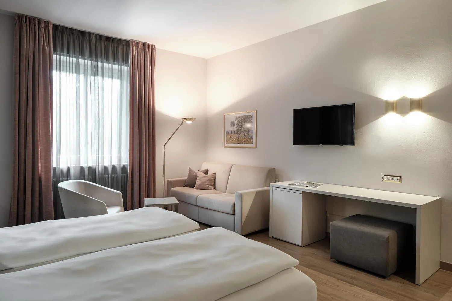 TV and multimedia, Bed in Windsor Merano Hotel & Suites