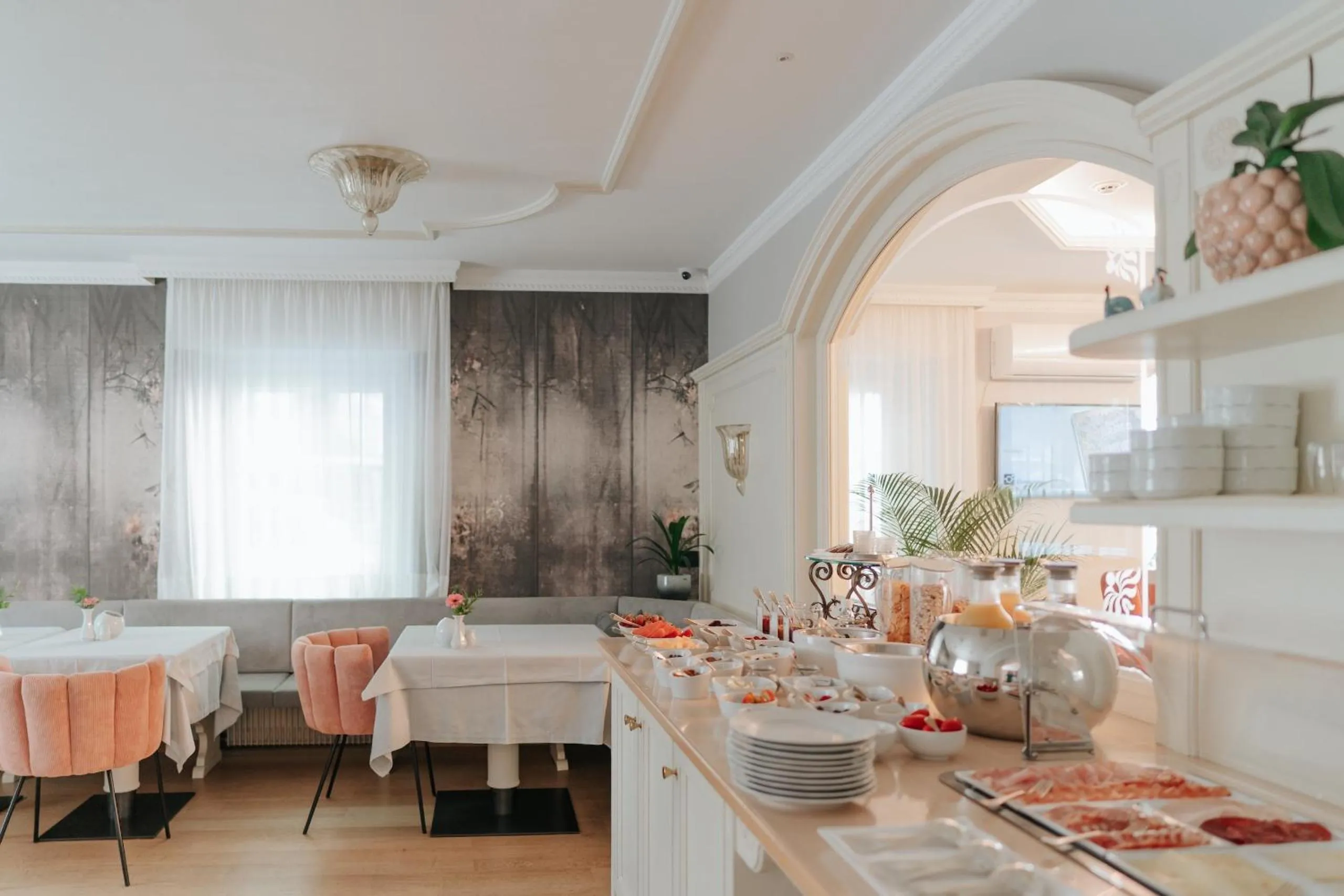 Food and drinks in Windsor Merano Hotel & Suites