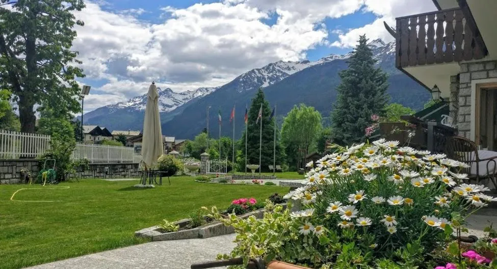 Garden in Meublè Cima Bianca Garni