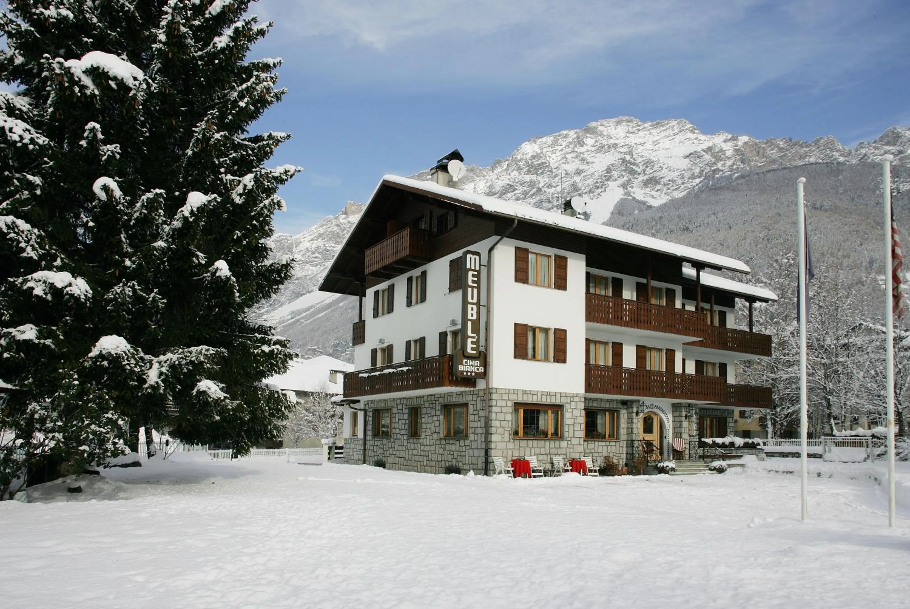 Property building in Meublè Cima Bianca Garni
