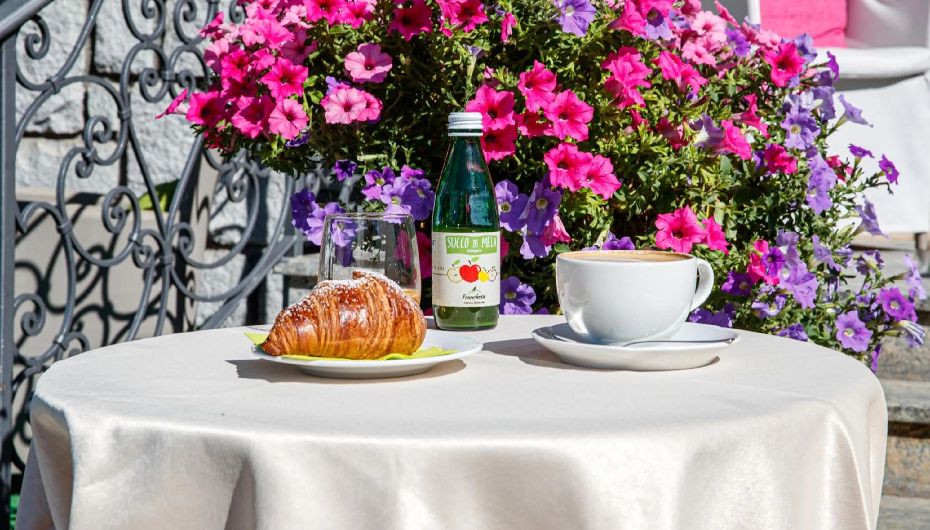 Breakfast in Meublè Cima Bianca Garni