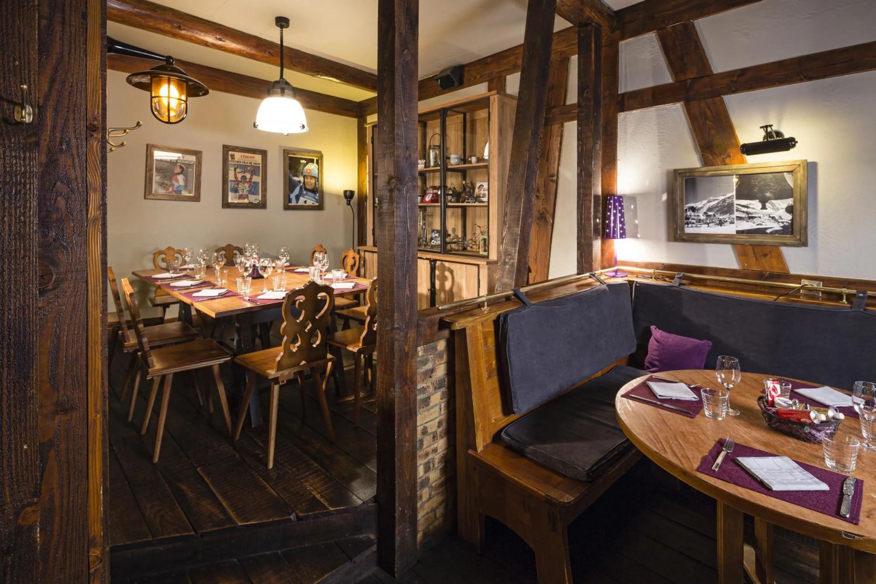 Restaurant/places to eat in Hotel Kandahar