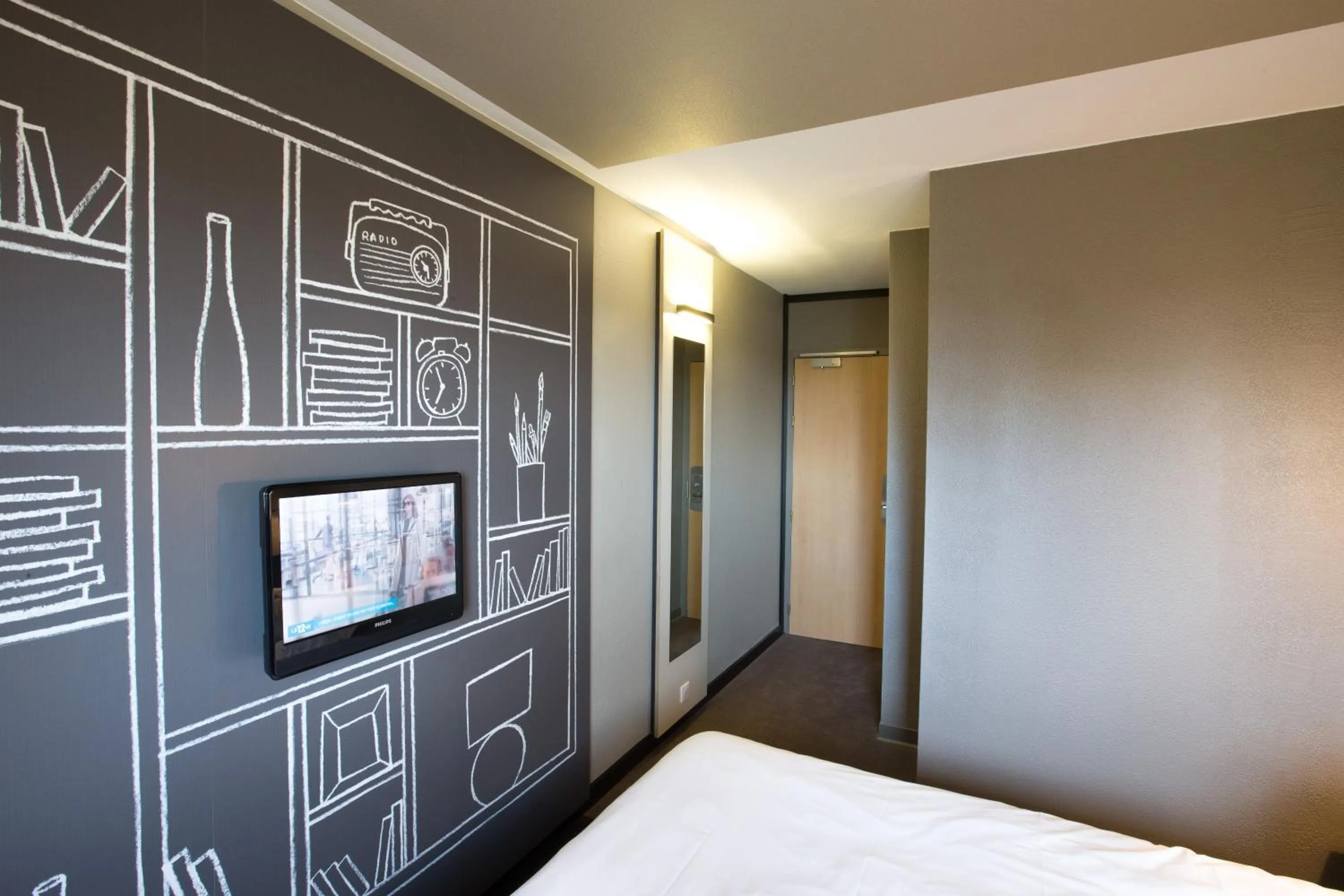 TV and multimedia, Bed in ibis Saint Brieuc Yffiniac