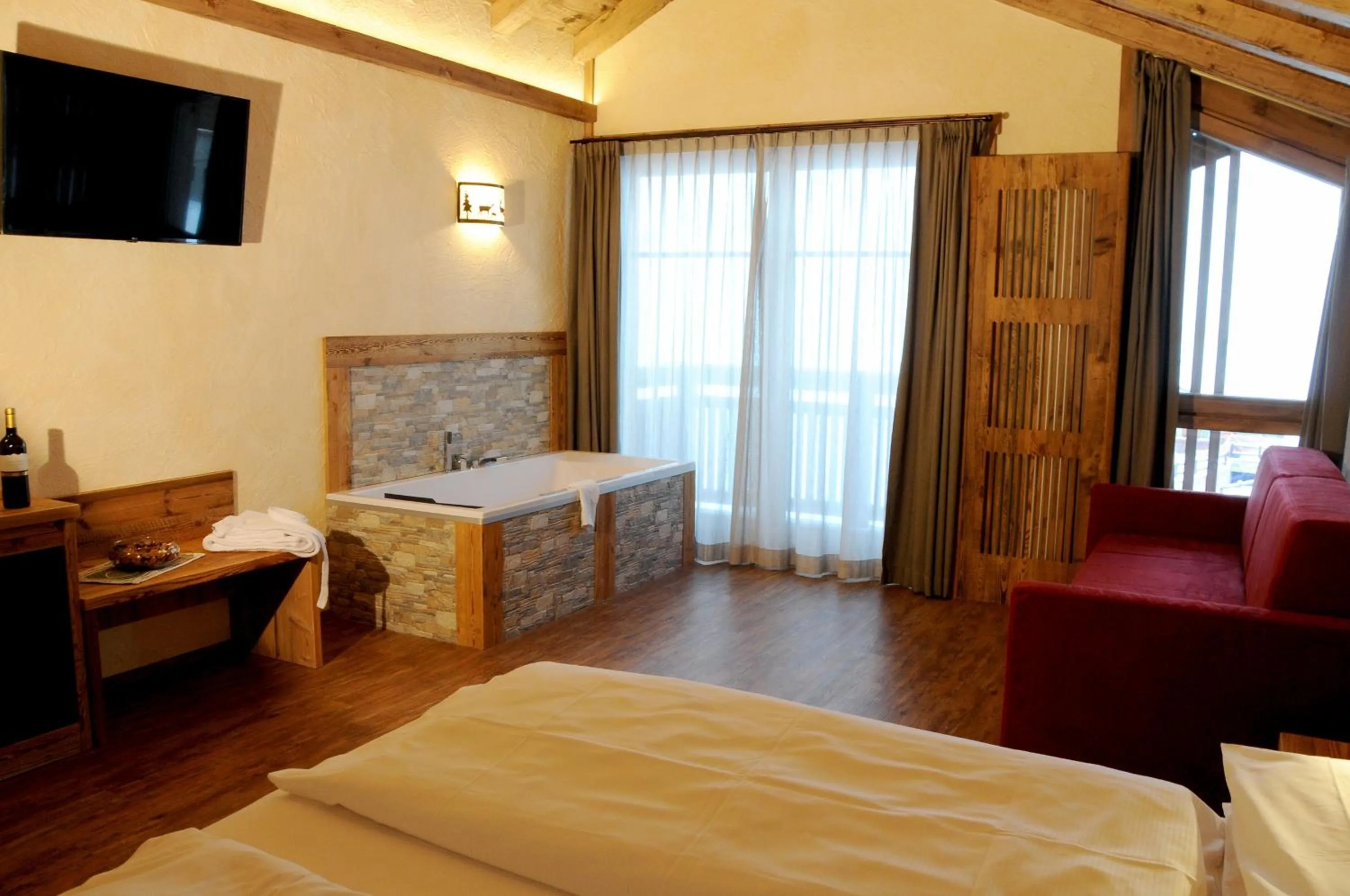 TV/Entertainment Center in Hotel Helvetia