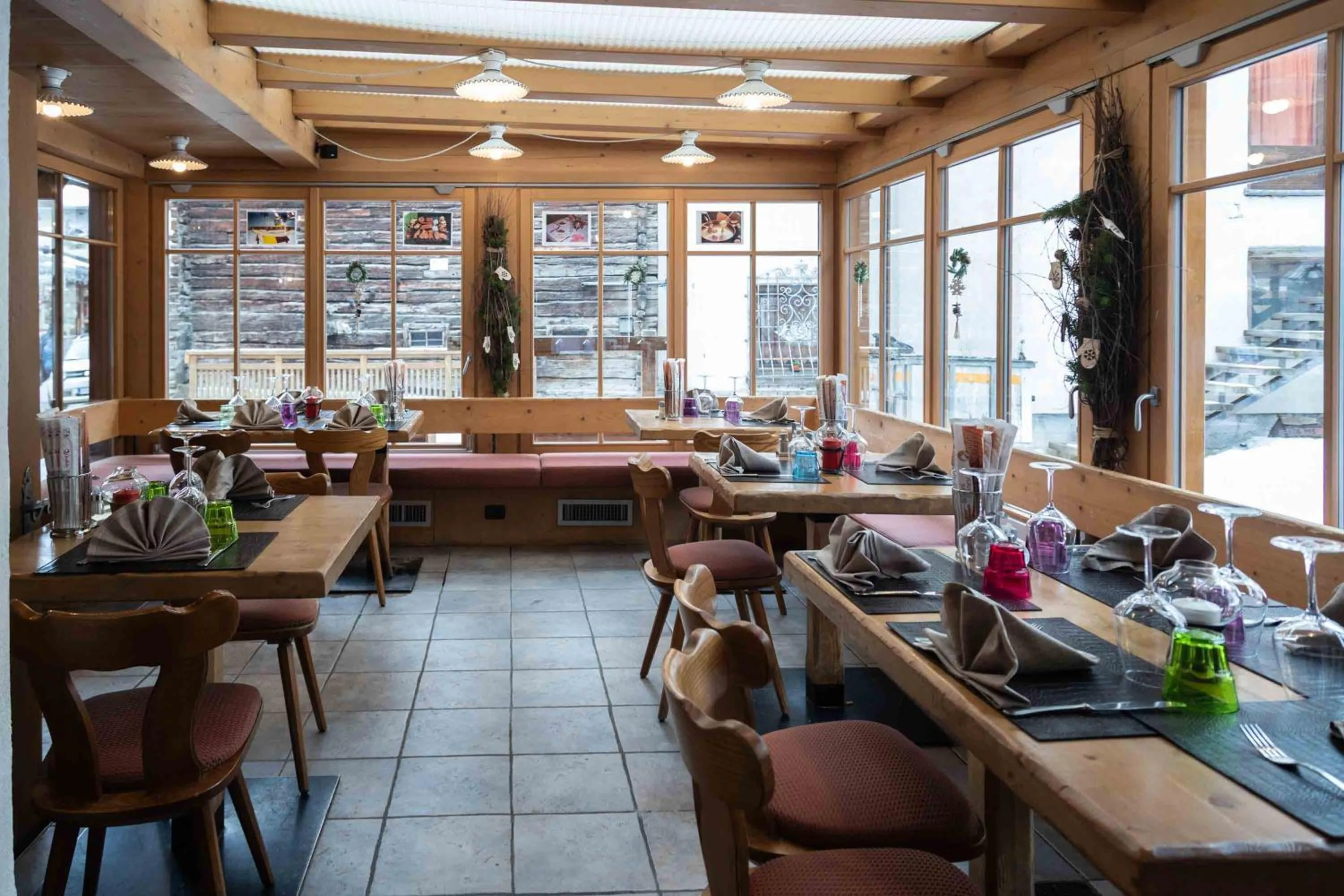 Restaurant/Places to Eat in Hotel Helvetia