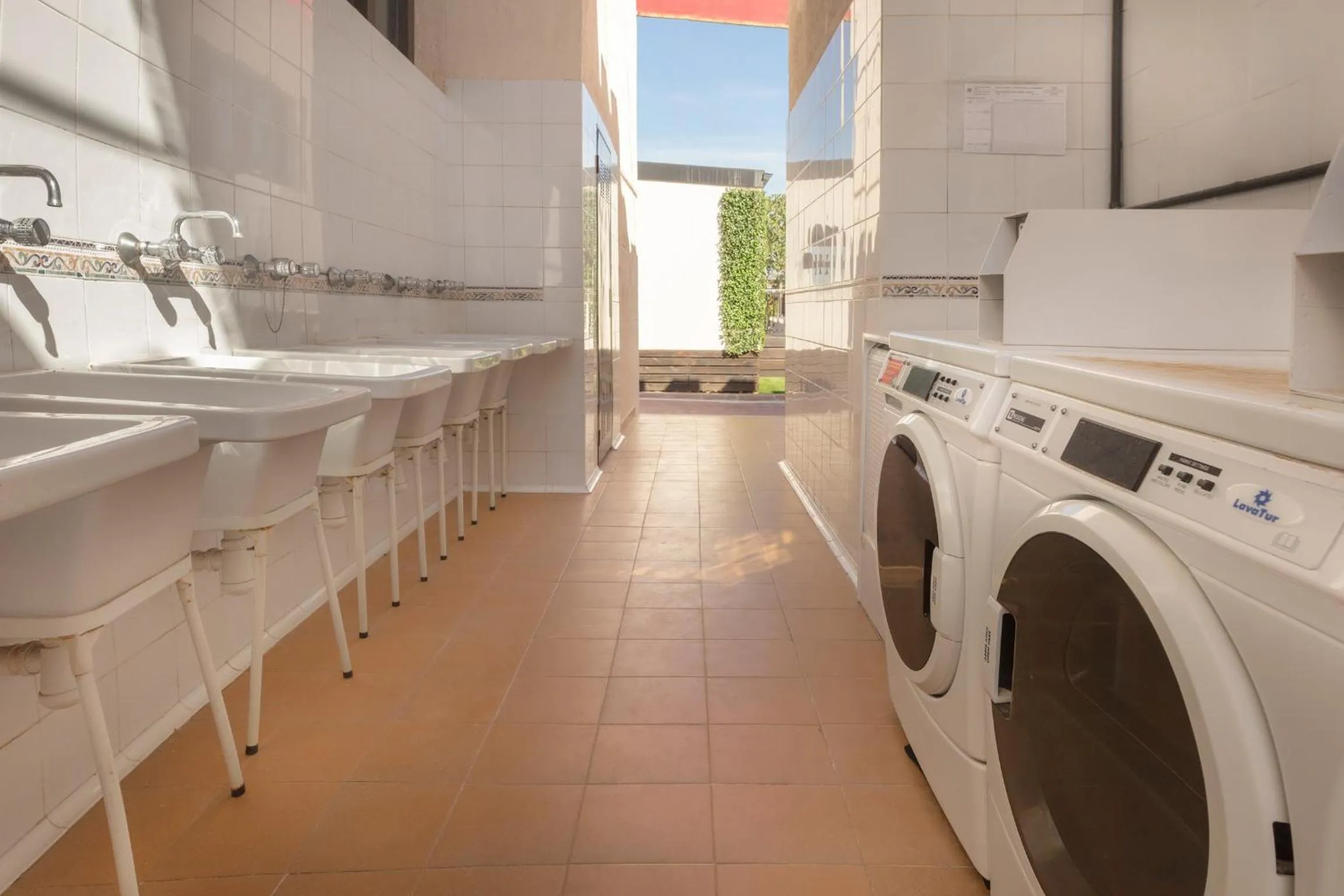 Area and facilities in Magic Robin Hood