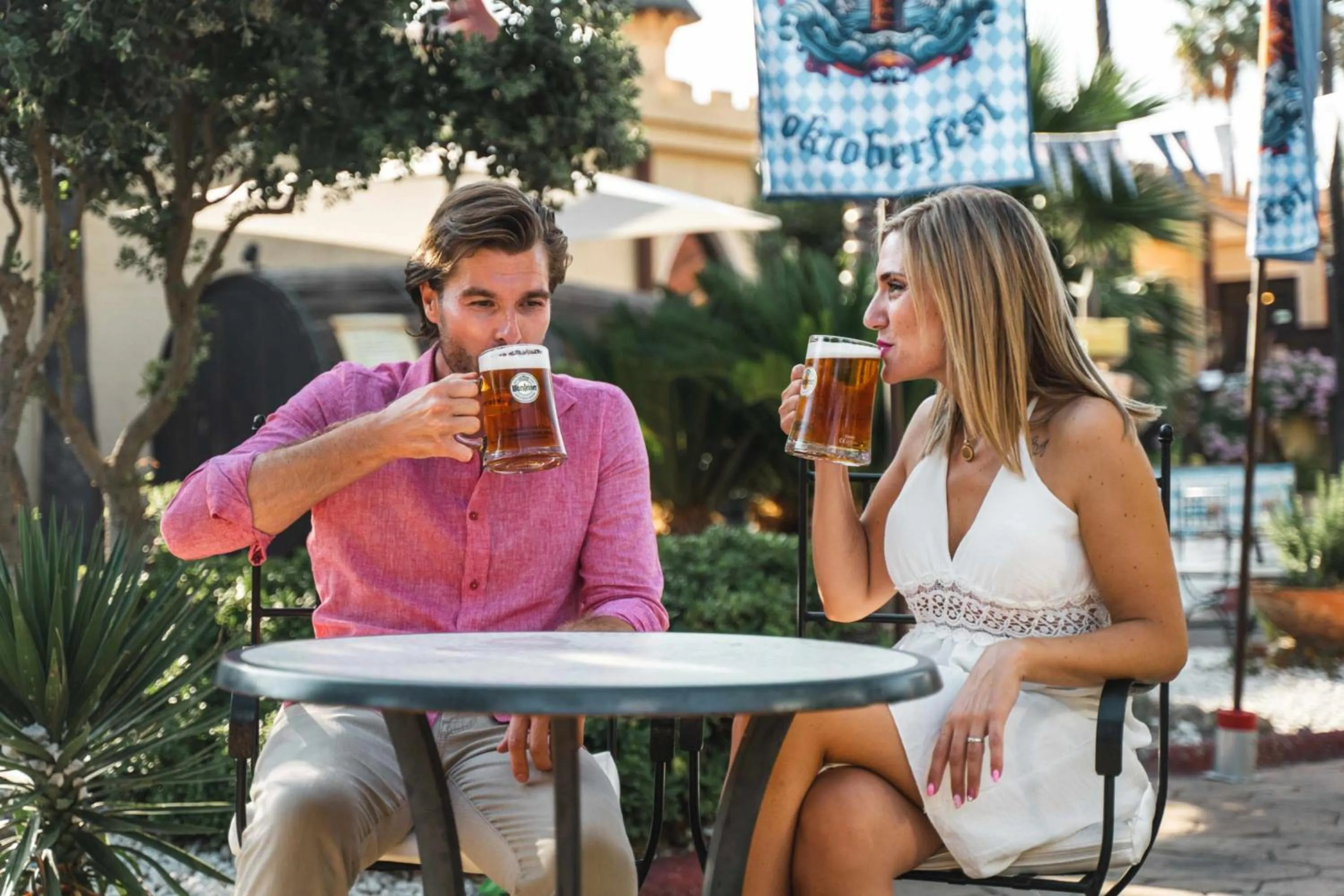 Lounge or bar in Magic Robin Hood