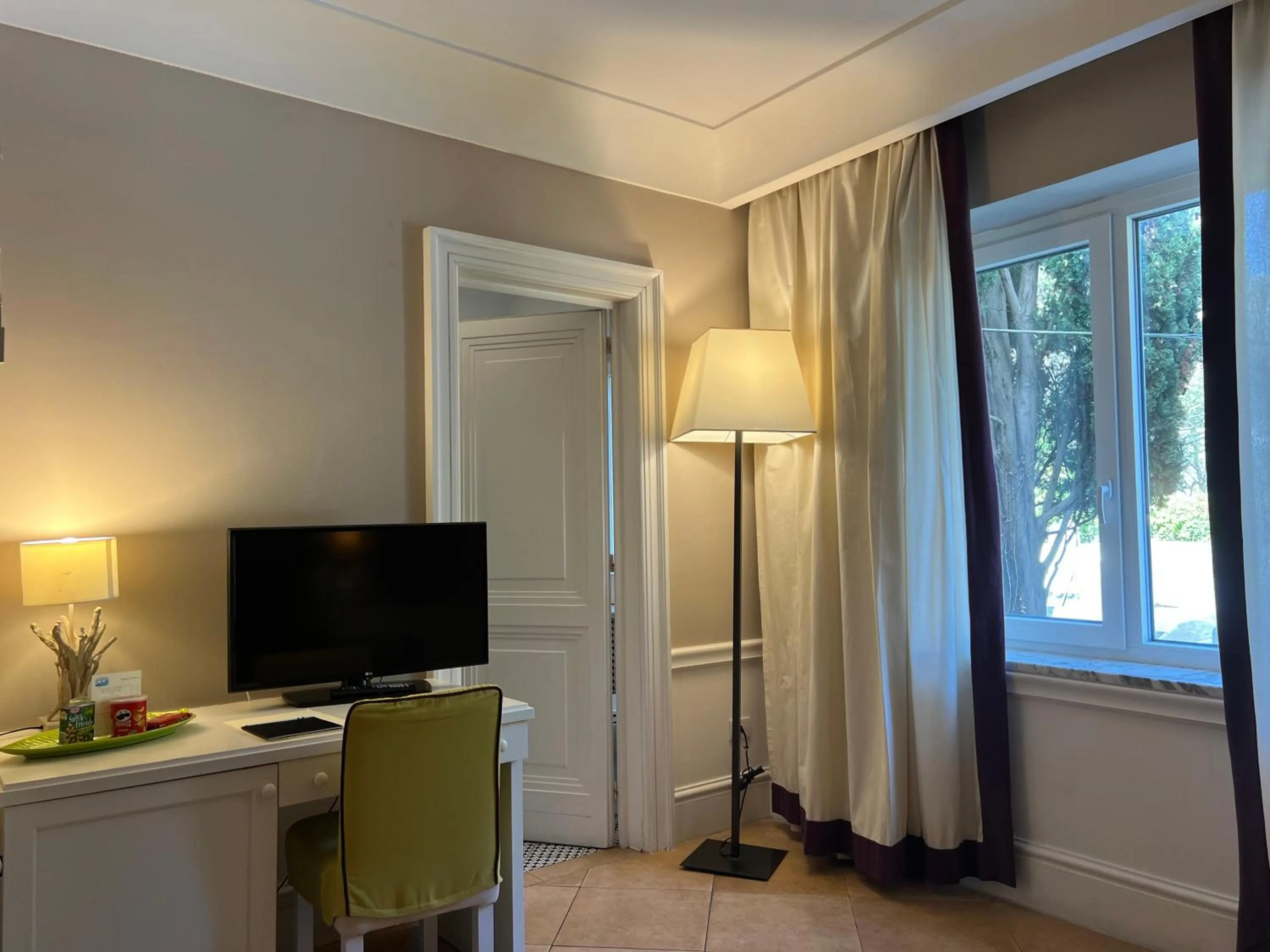 TV and multimedia in Hotel Della Piccola Marina