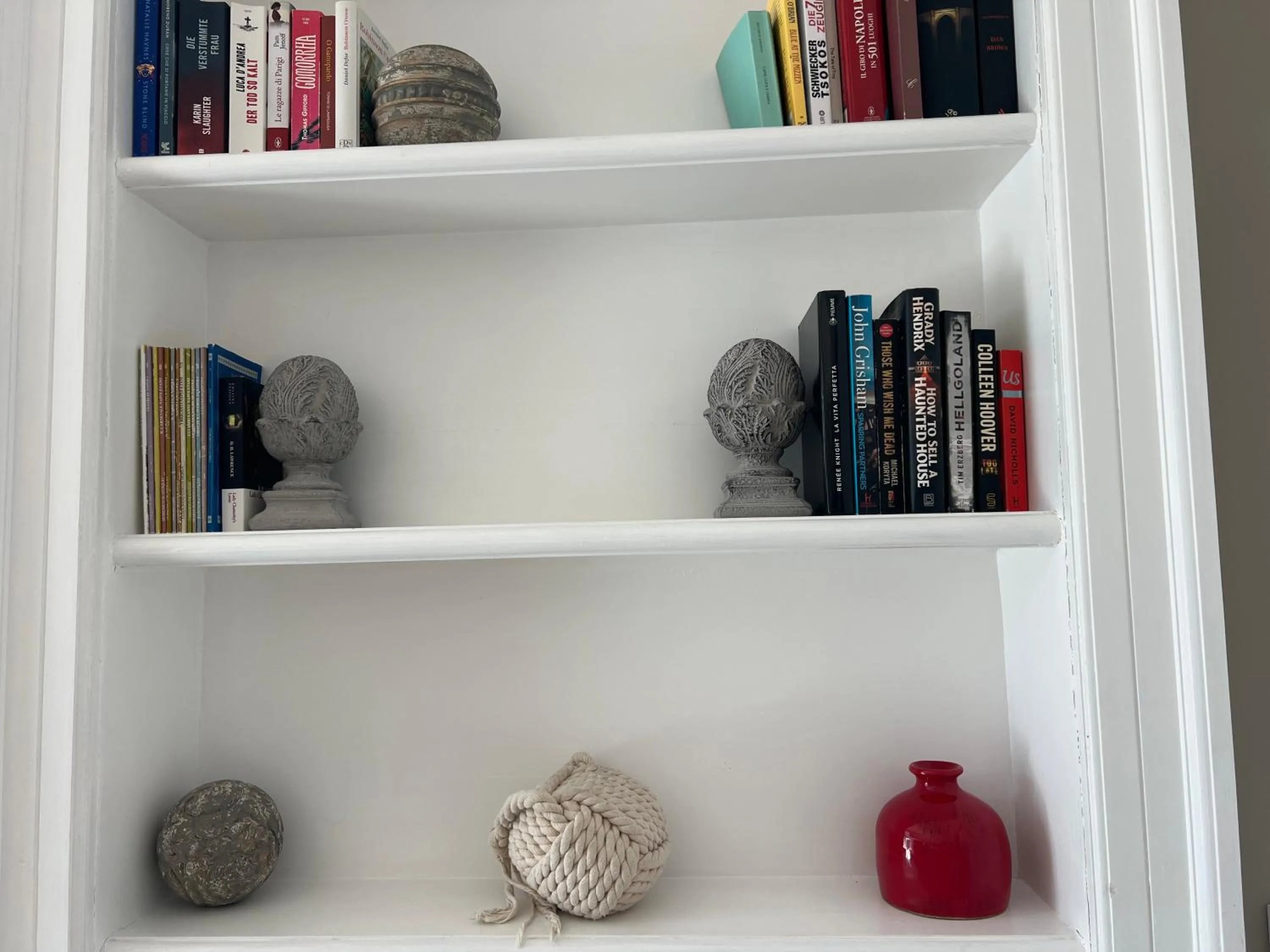Library in Hotel Della Piccola Marina