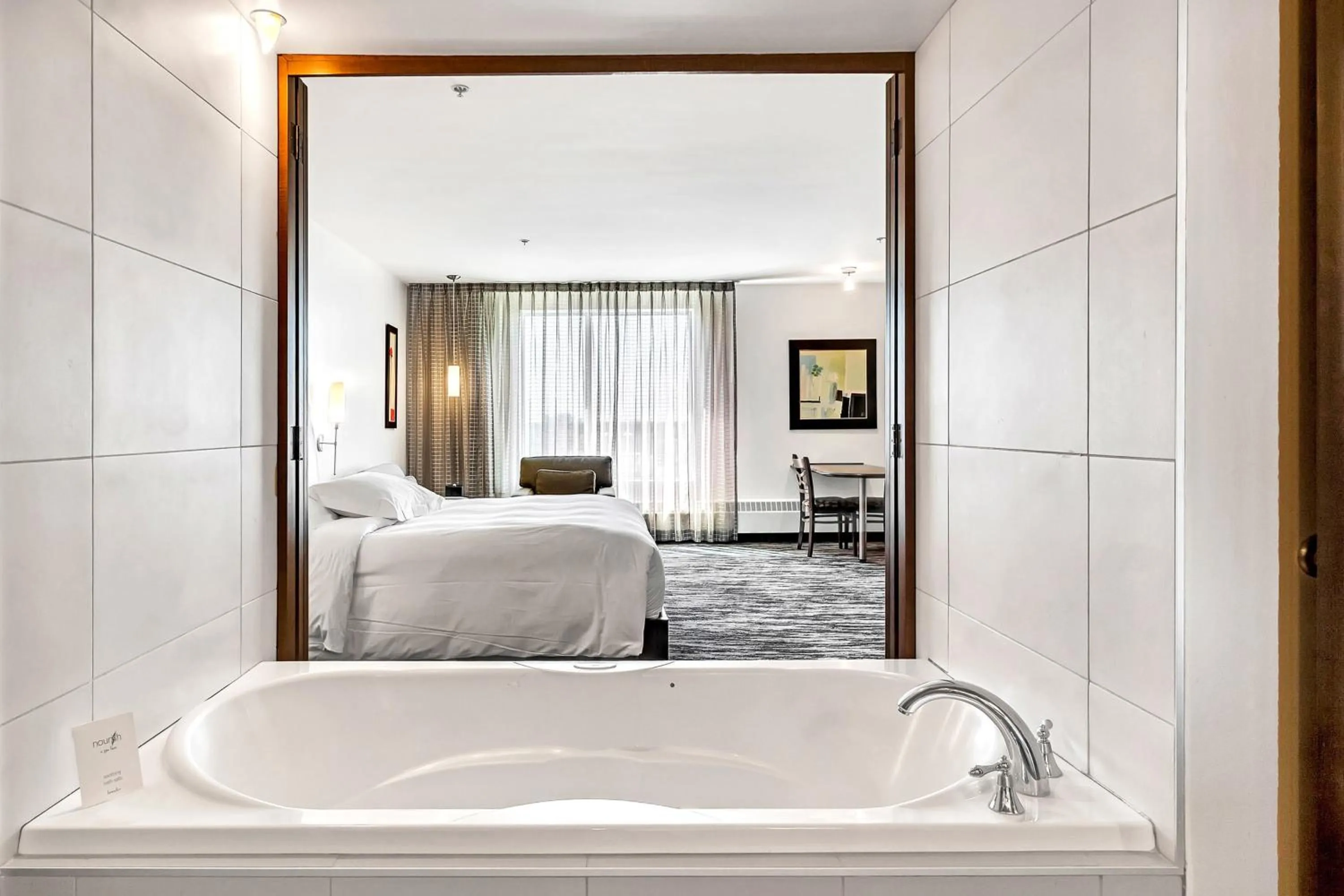 Bedroom, Bed in Hotel Mortagne