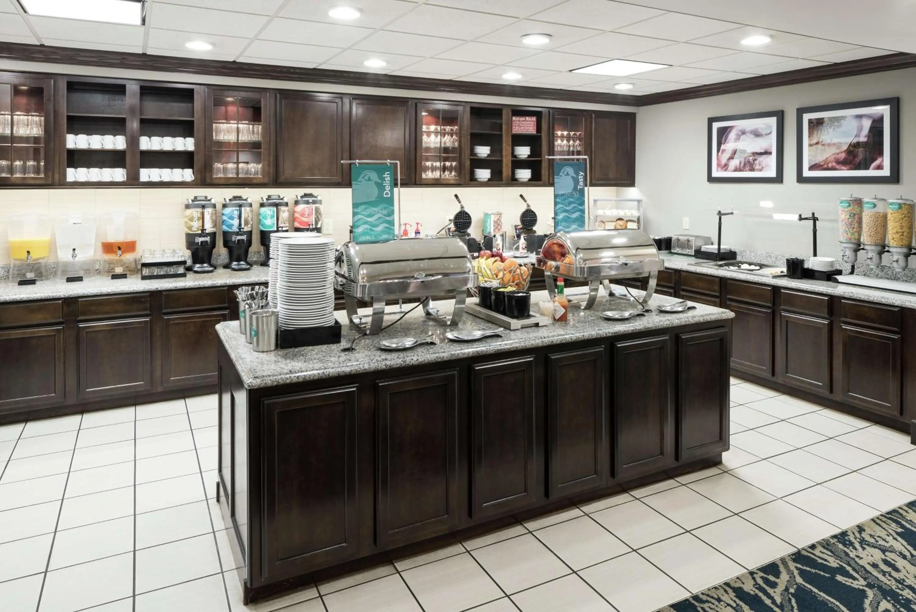 Breakfast in Homewood Suites by Hilton Cedar Rapids-North