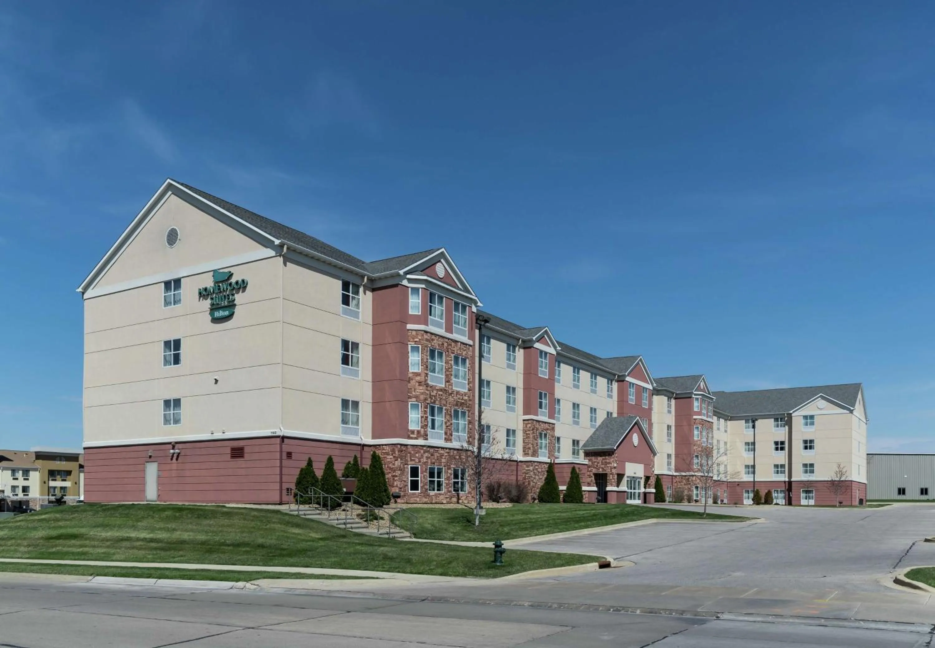 Property building in Homewood Suites by Hilton Cedar Rapids-North