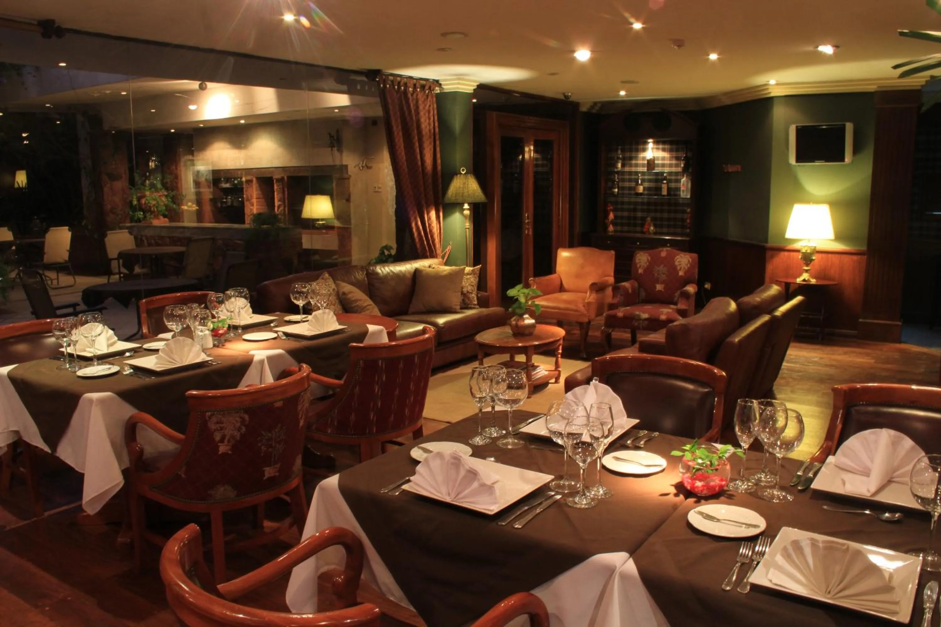 Restaurant/places to eat in Premier Hill Suites Hotel