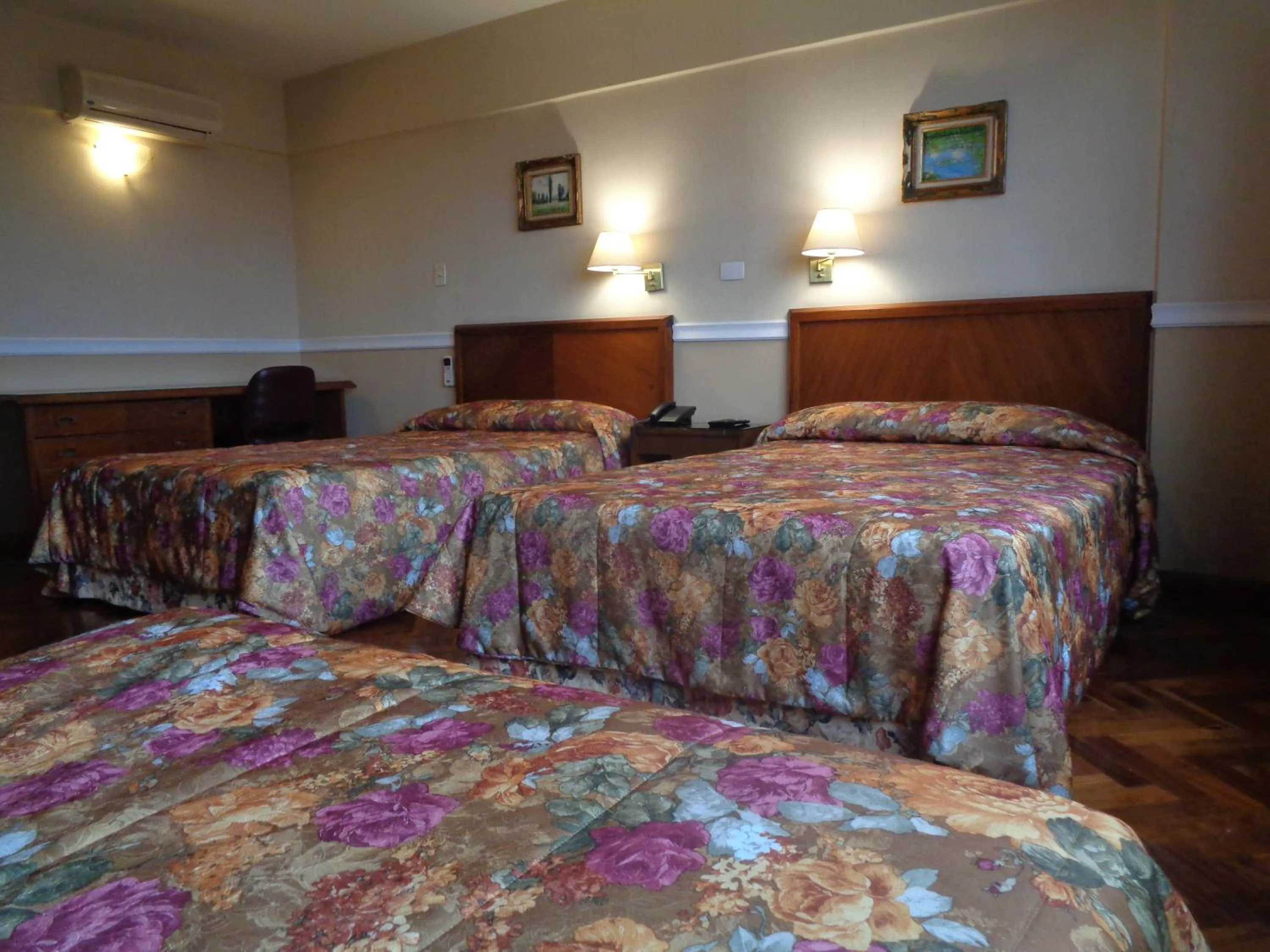 Photo of the whole room, Bed in Premier Hill Suites Hotel