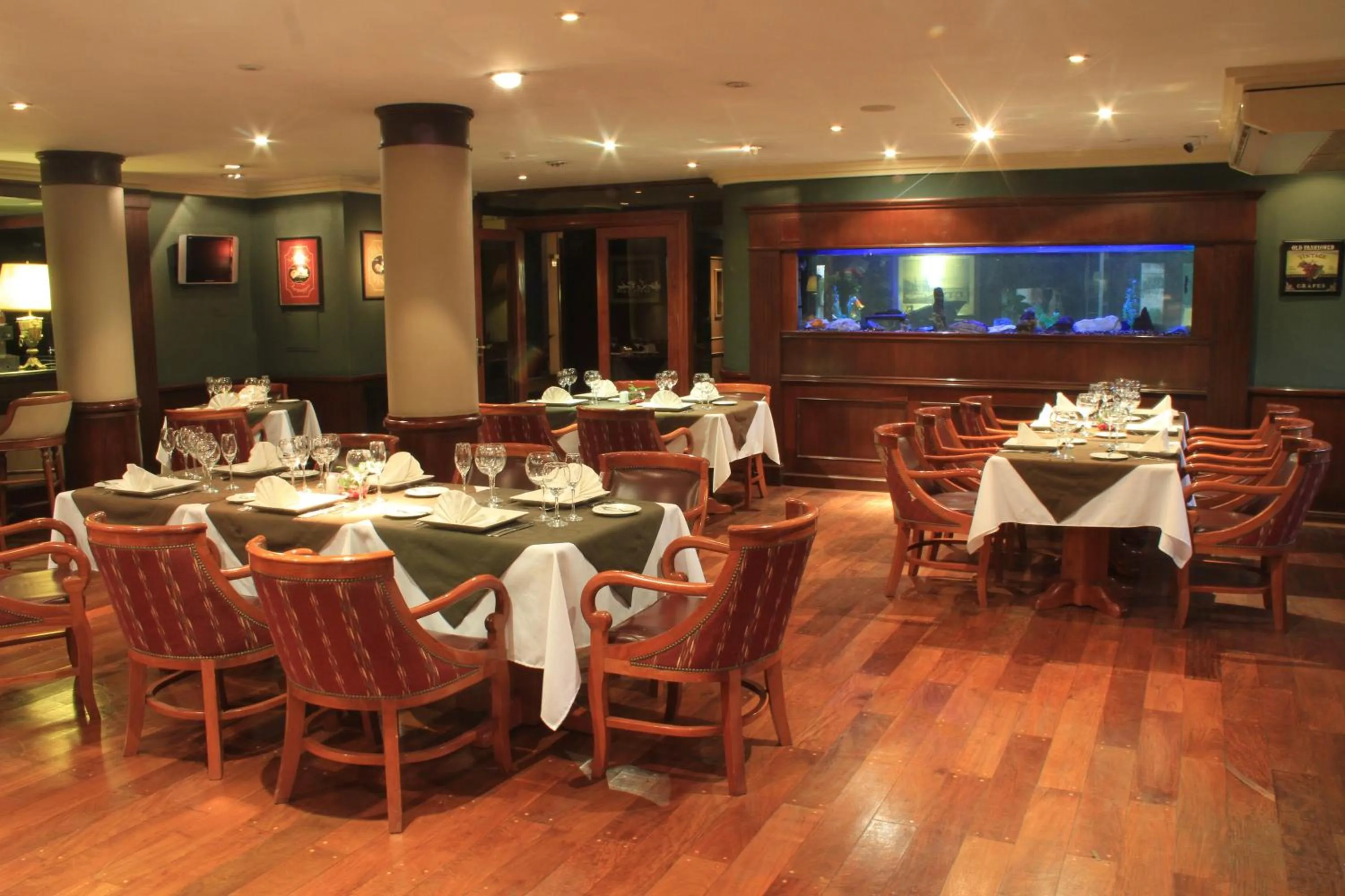 Restaurant/places to eat in Premier Hill Suites Hotel